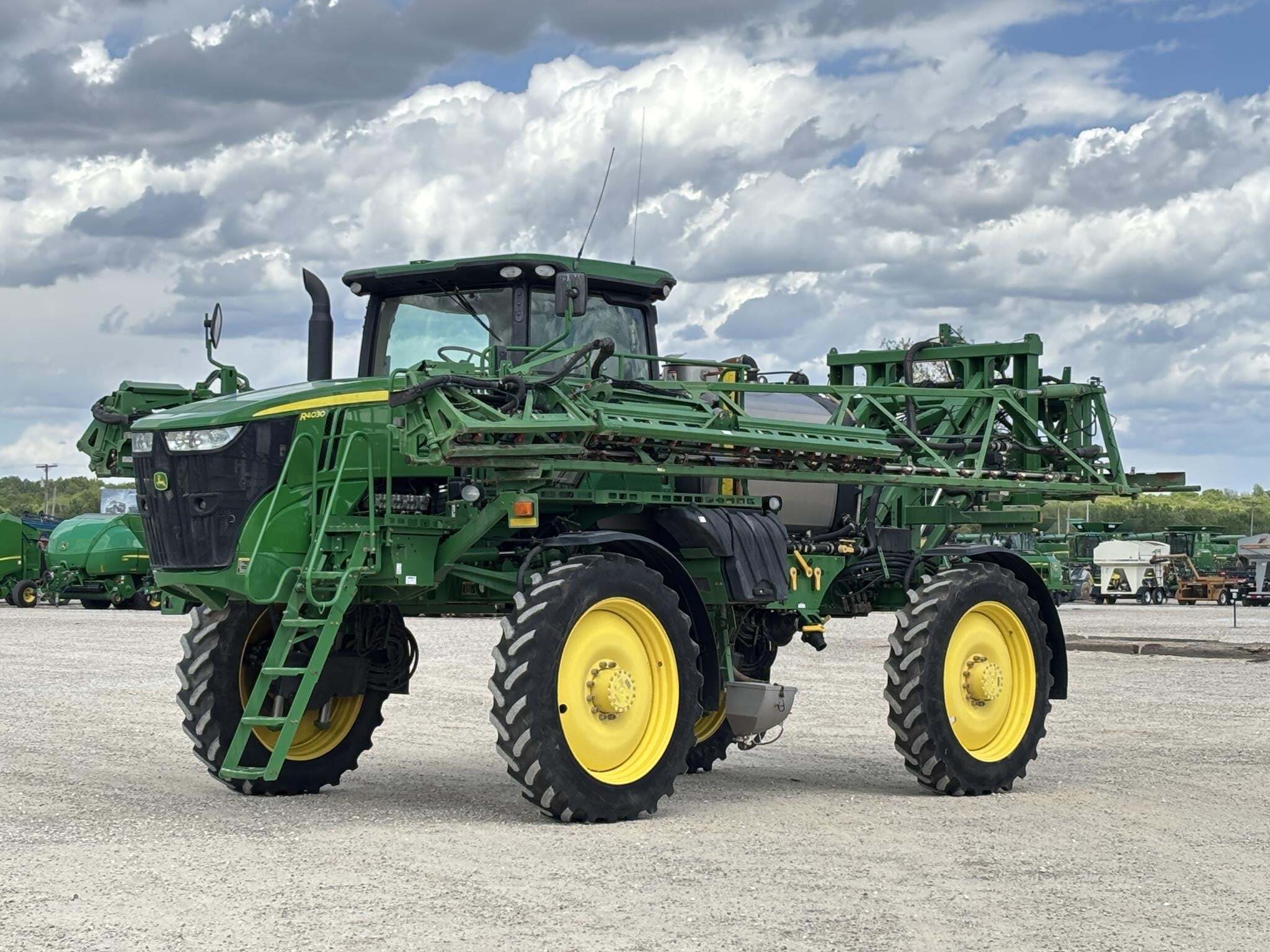 2014 John Deere R4030 Self-Propelled Sprayer