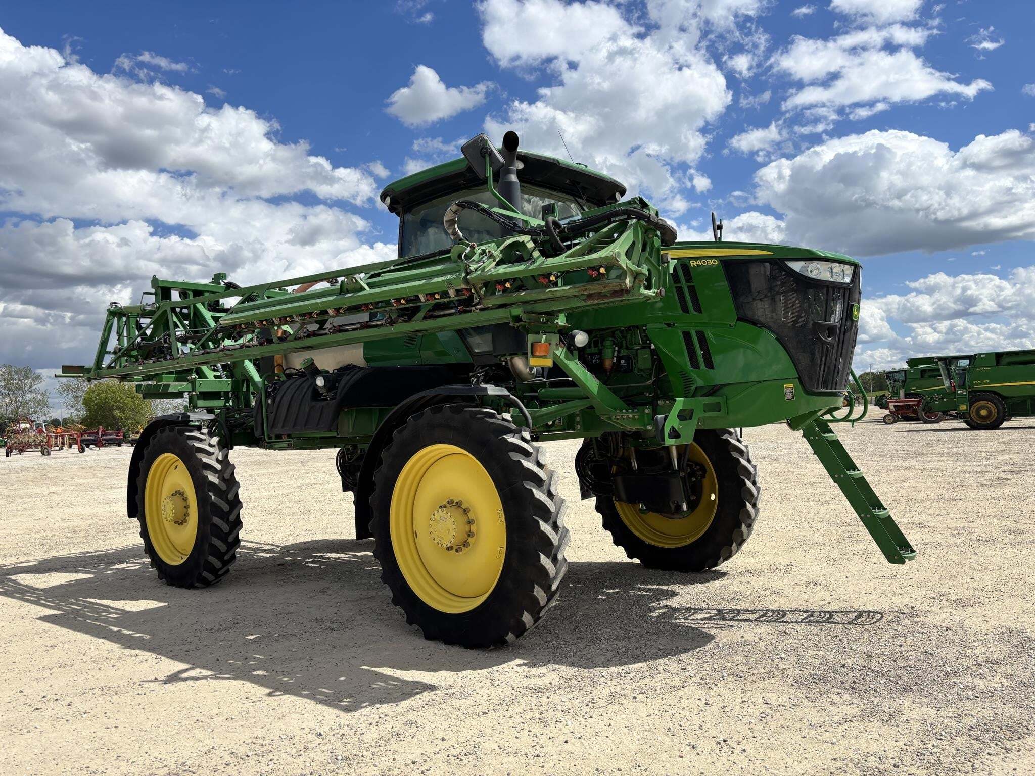 2014 John Deere R4030 Self-Propelled Sprayer