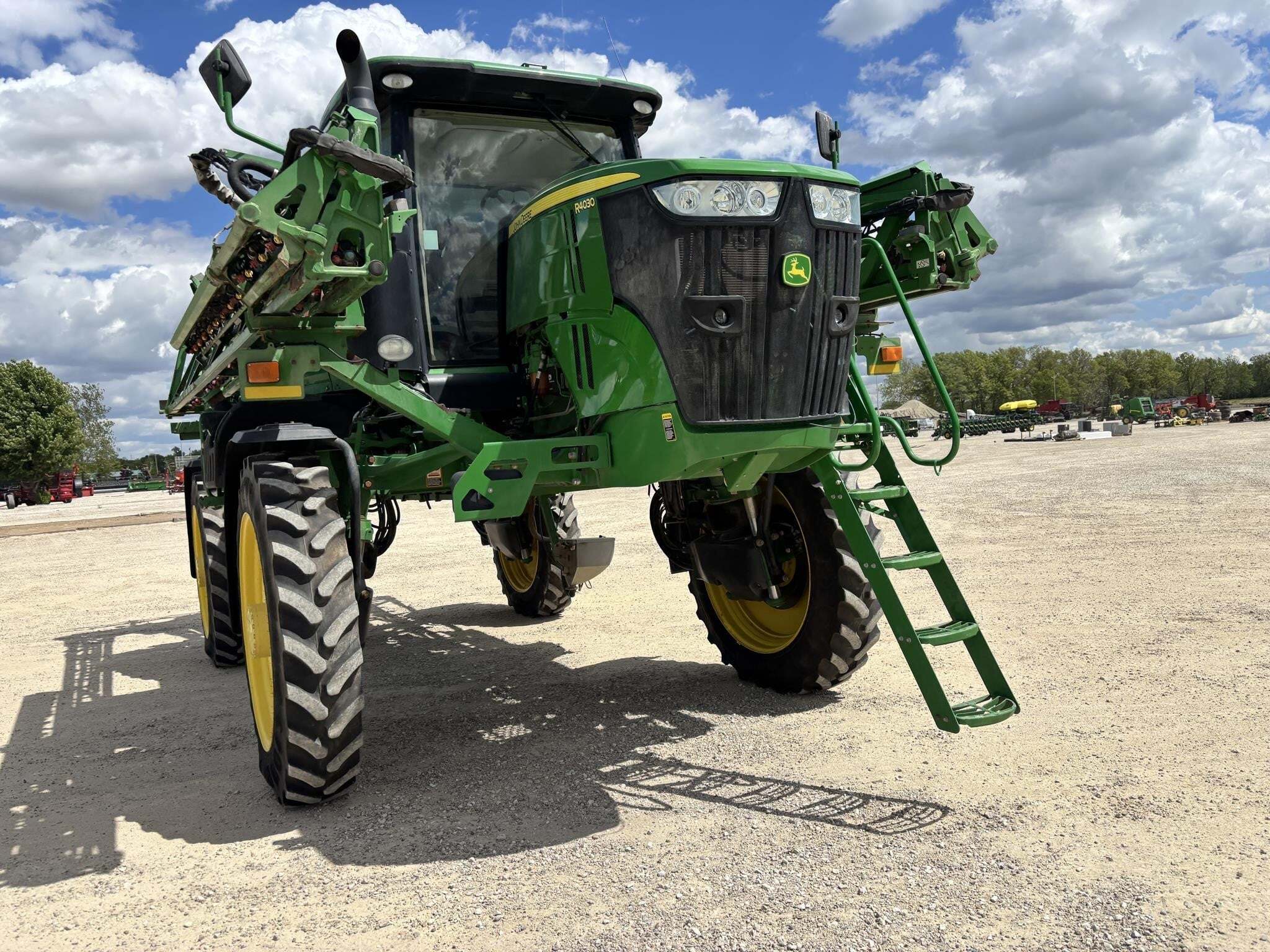 2014 John Deere R4030 Self-Propelled Sprayer