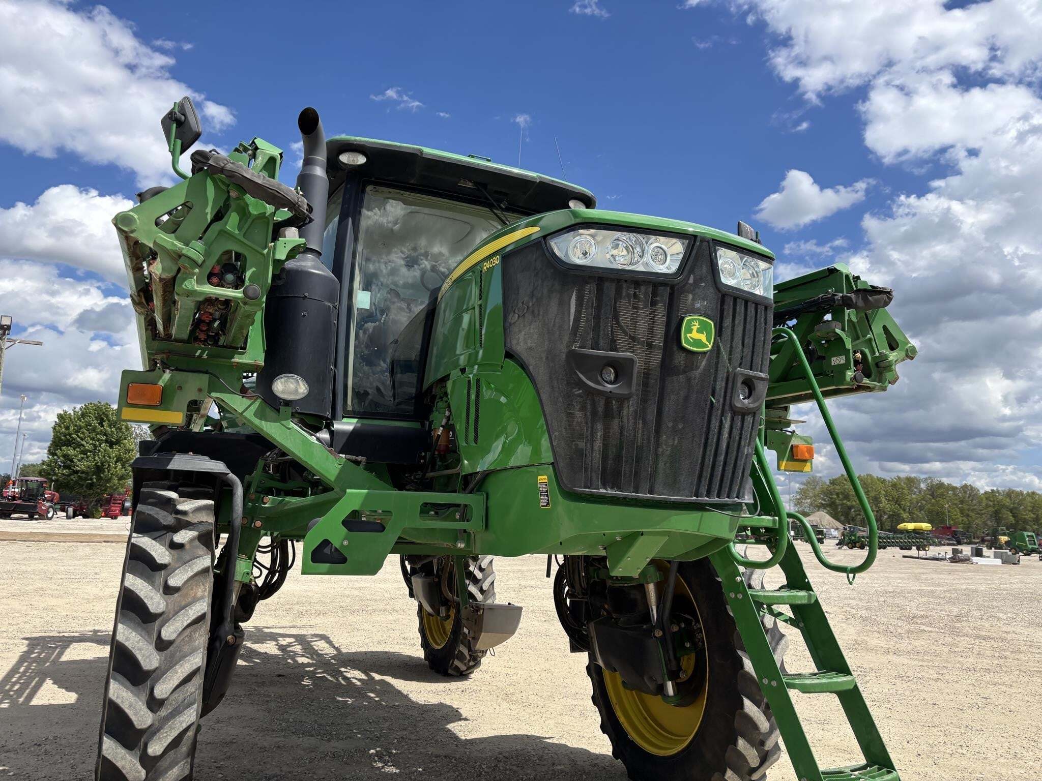 2014 John Deere R4030 Self-Propelled Sprayer