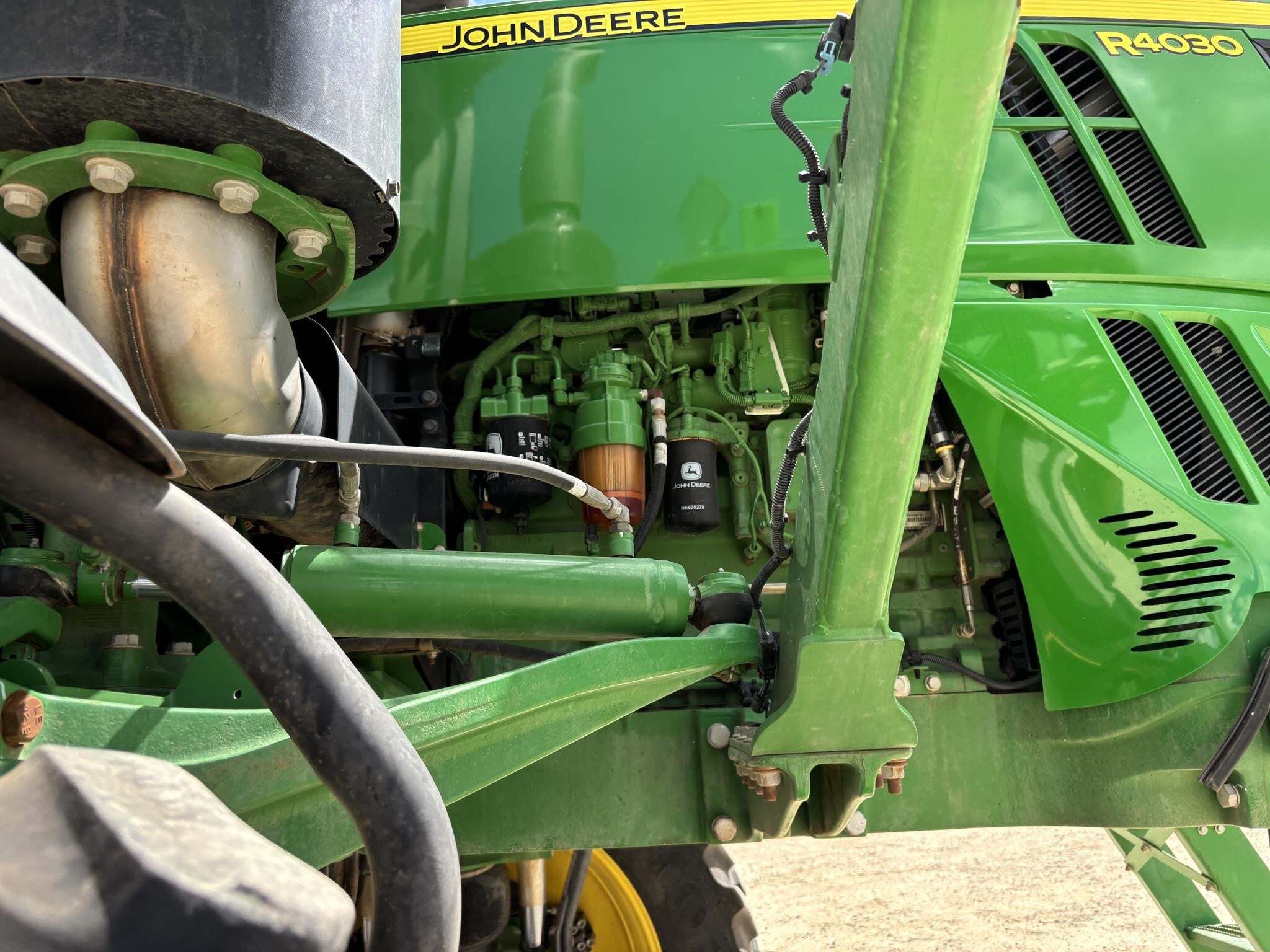 2014 John Deere R4030 Self-Propelled Sprayer