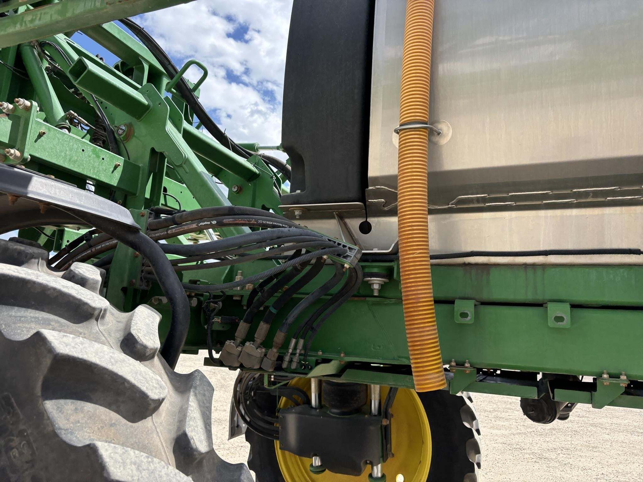 2014 John Deere R4030 Self-Propelled Sprayer