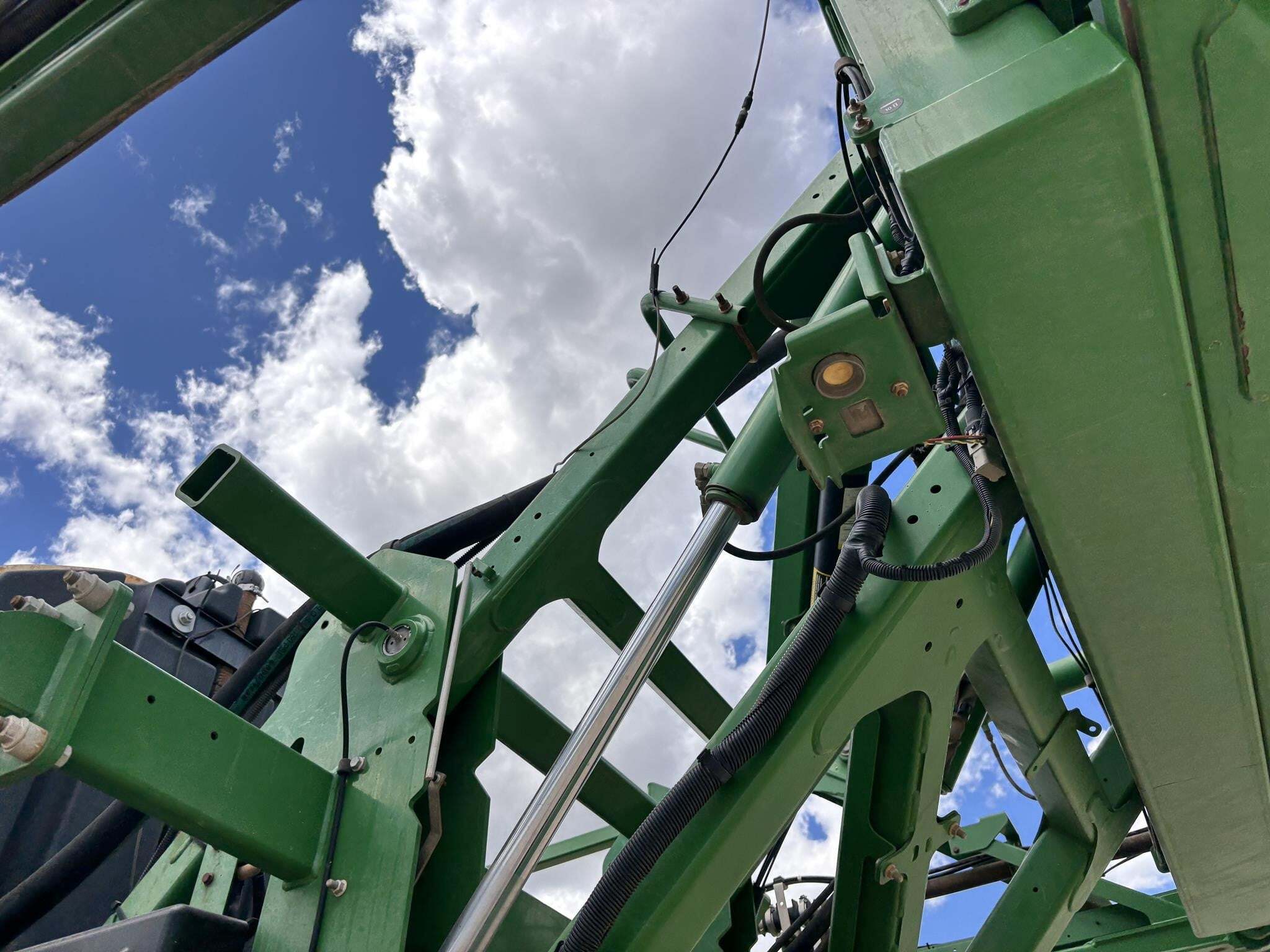 2014 John Deere R4030 Self-Propelled Sprayer