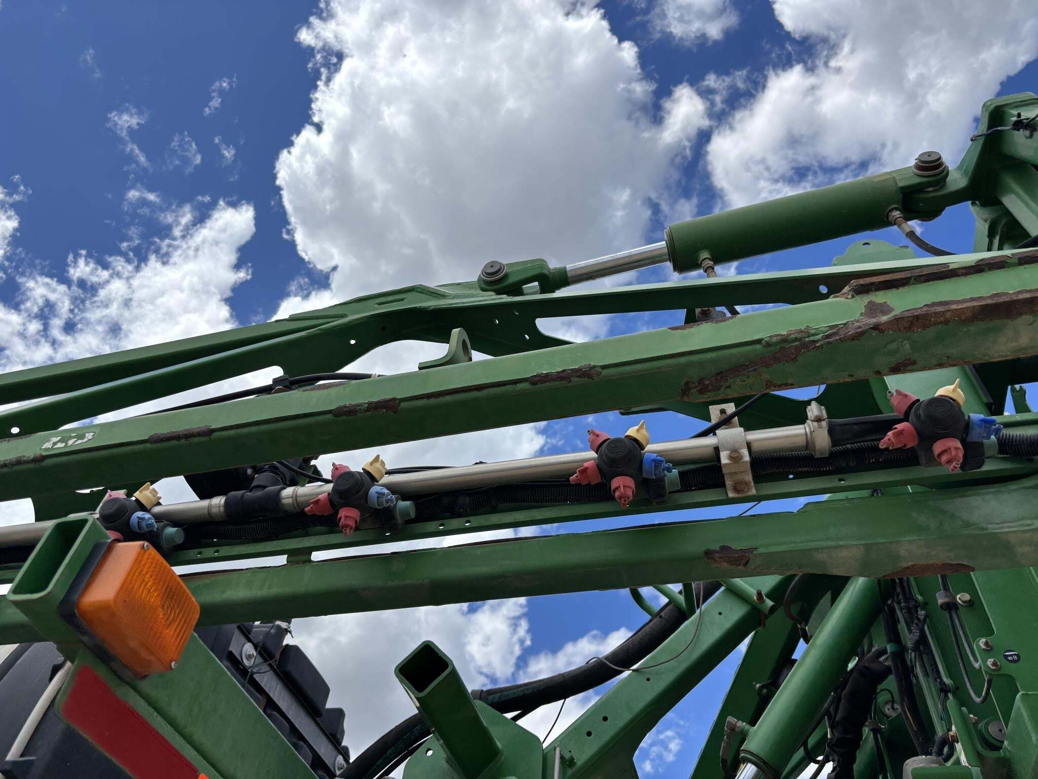2014 John Deere R4030 Self-Propelled Sprayer