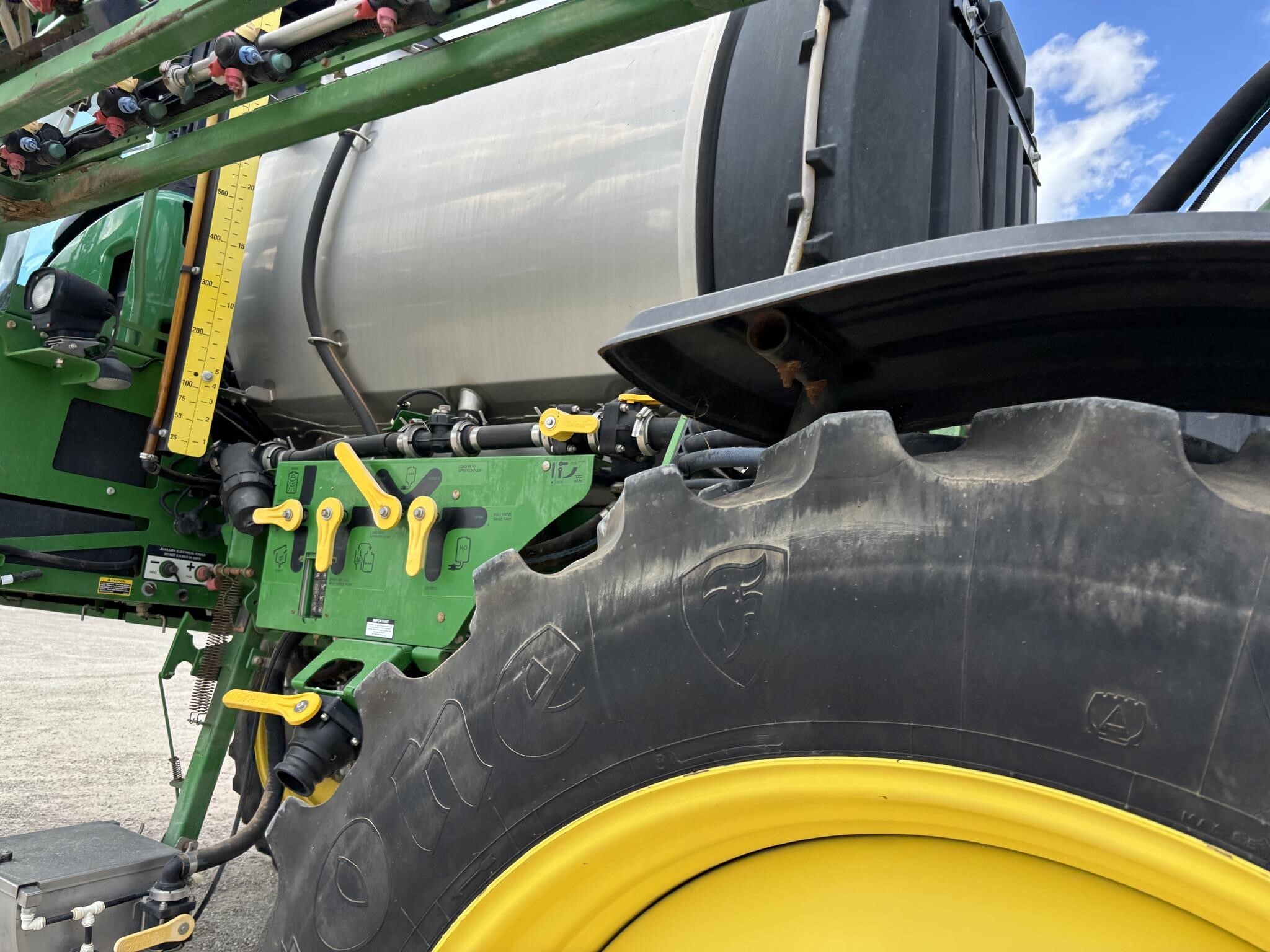 2014 John Deere R4030 Self-Propelled Sprayer