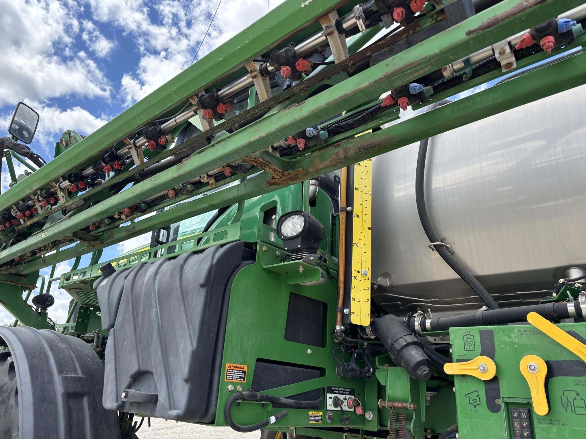 2014 John Deere R4030 Self-Propelled Sprayer