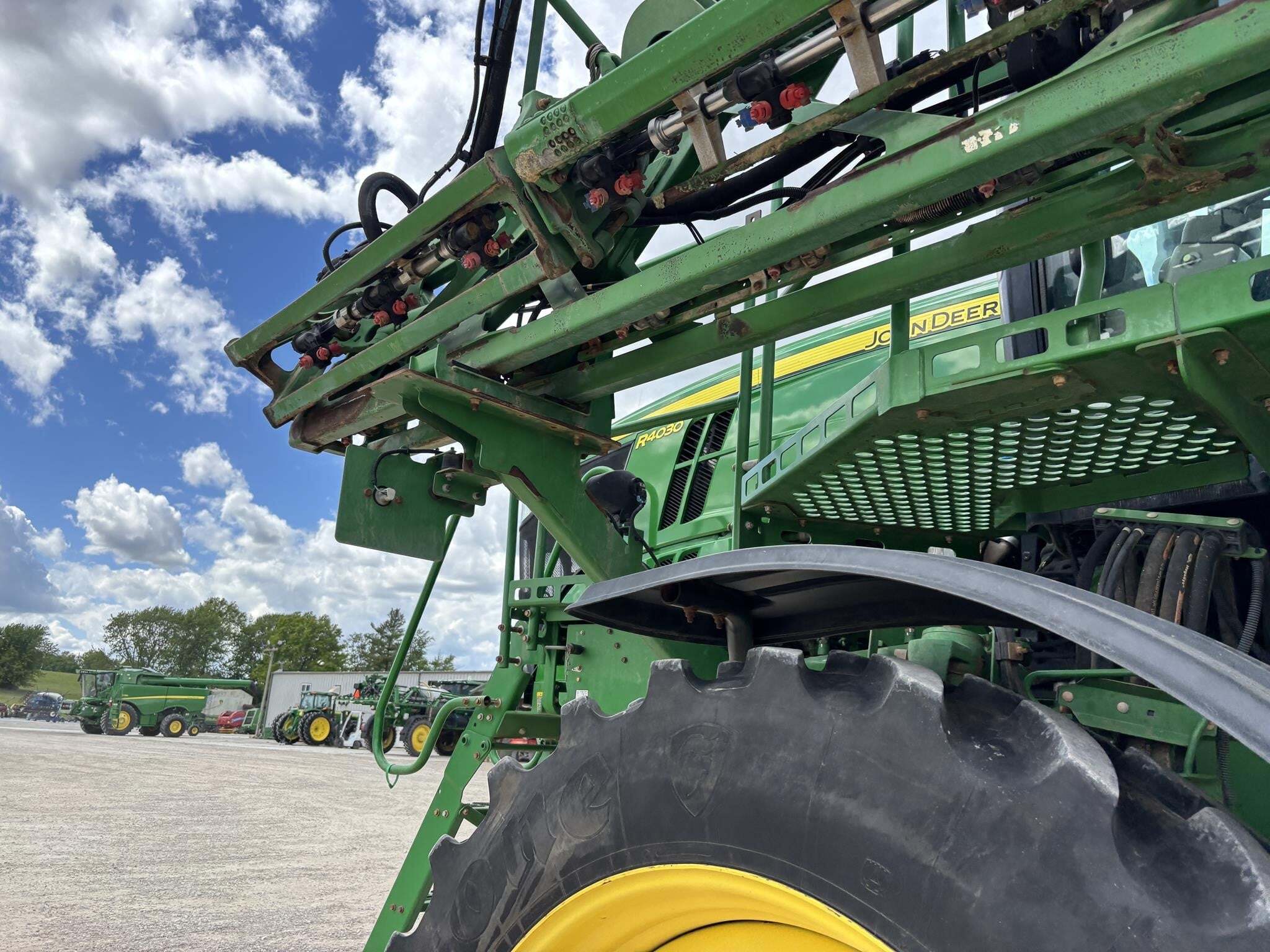 2014 John Deere R4030 Self-Propelled Sprayer