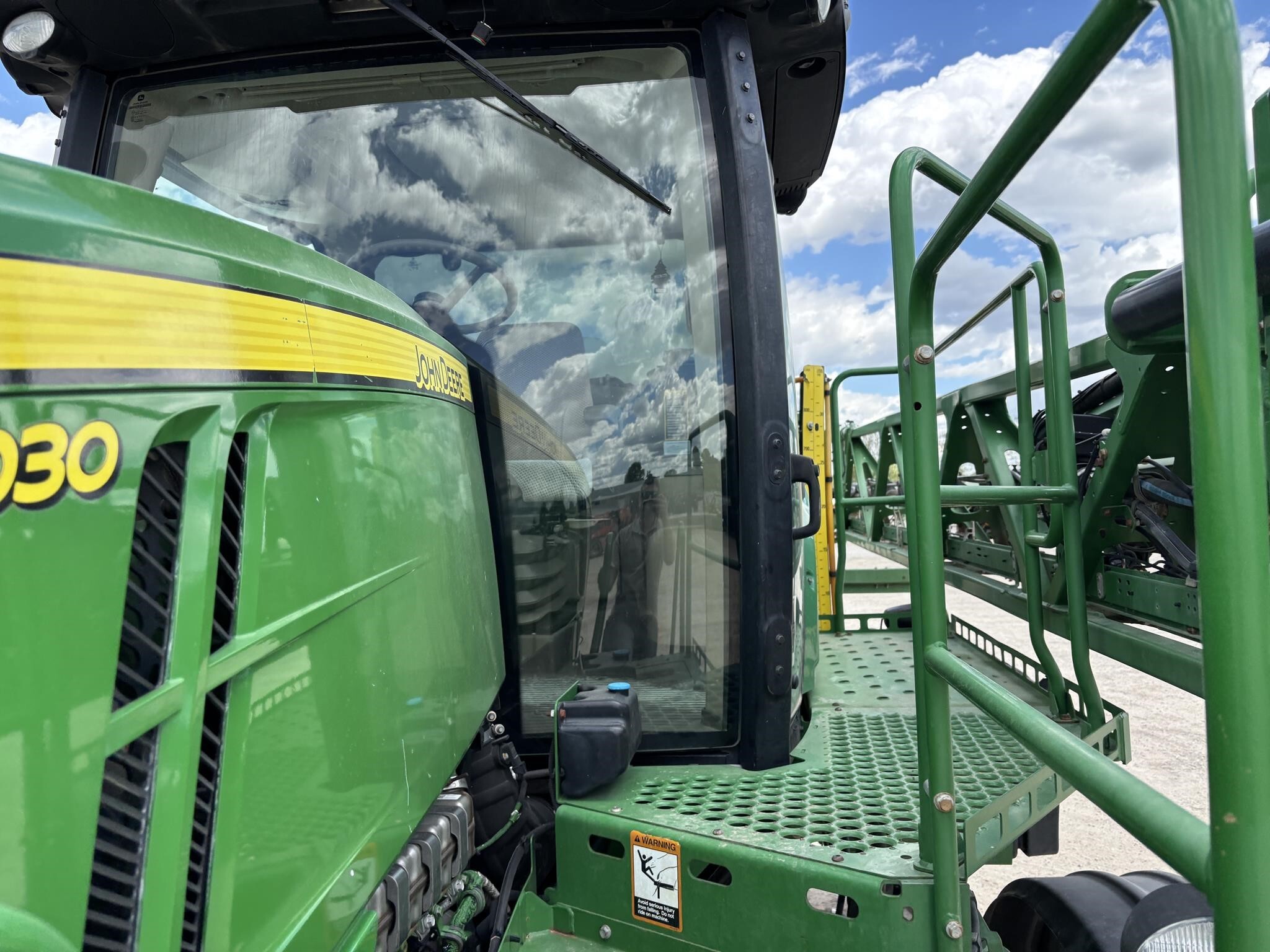 2014 John Deere R4030 Self-Propelled Sprayer