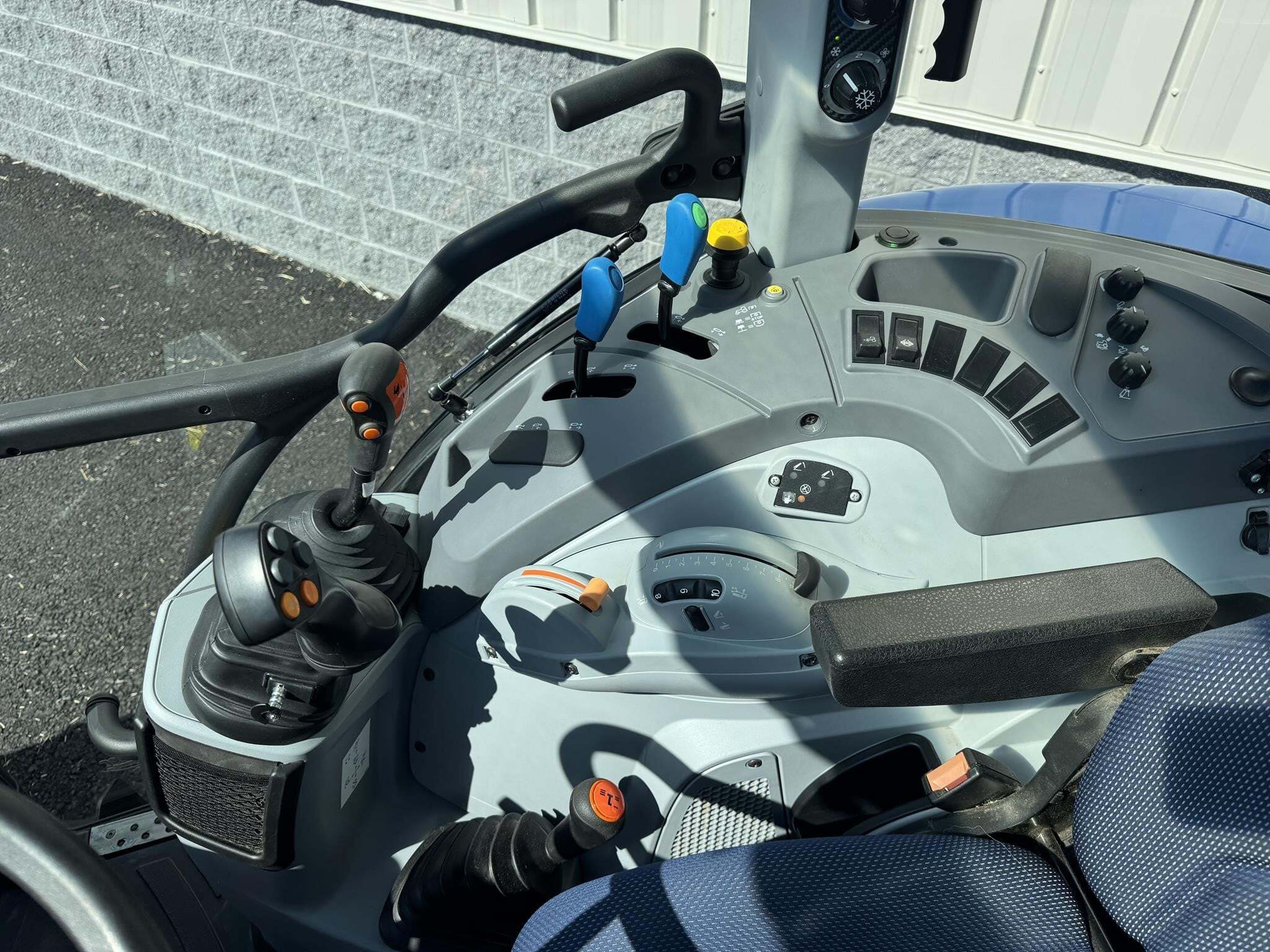 2023 New Holland T5.120 Tractor