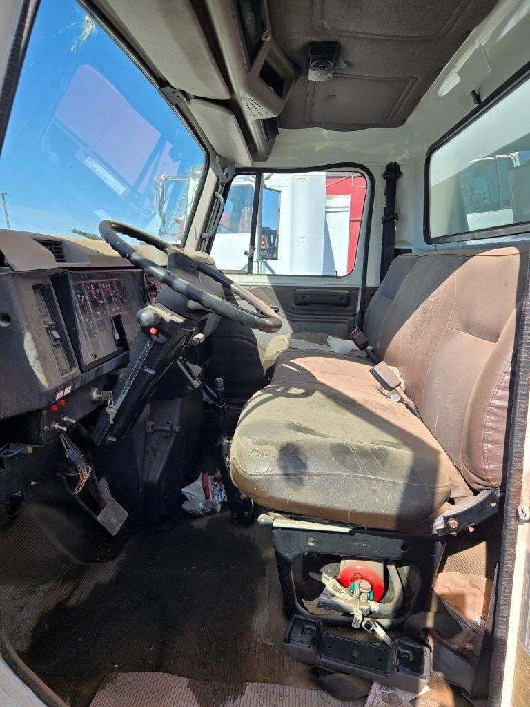 2001 International 4700 Box Trucks/Trailer