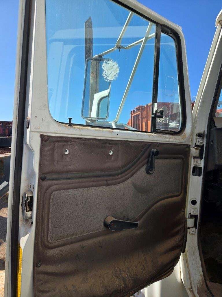 2001 International 4700 Box Trucks/Trailer