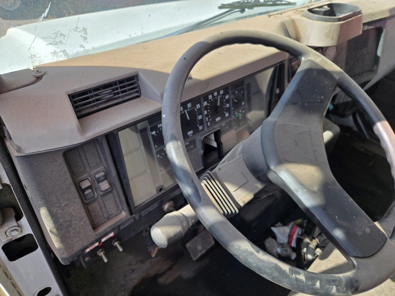 2001 International 4700 Box Trucks/Trailer