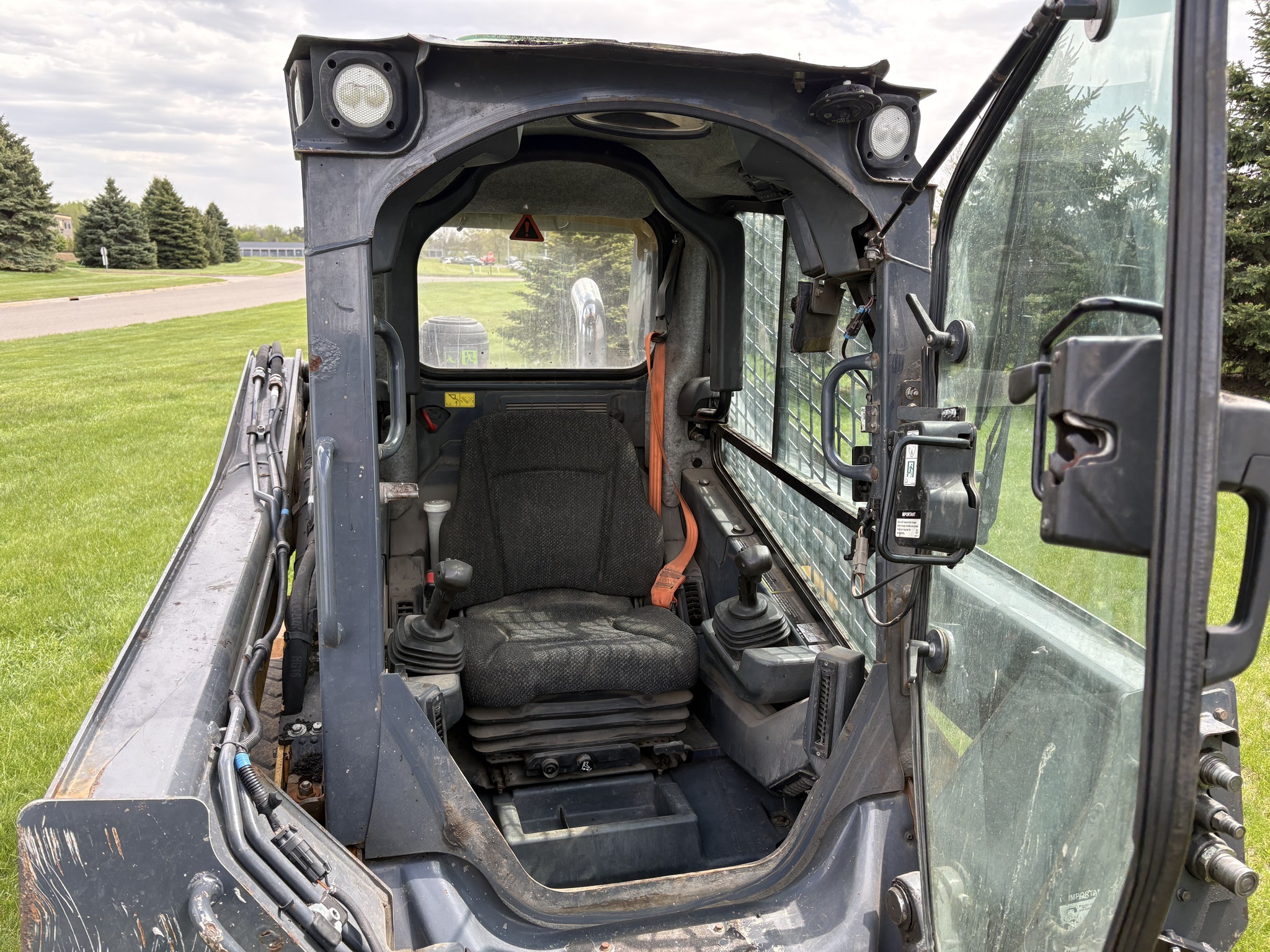 2019 Deere 324G Skid Steer