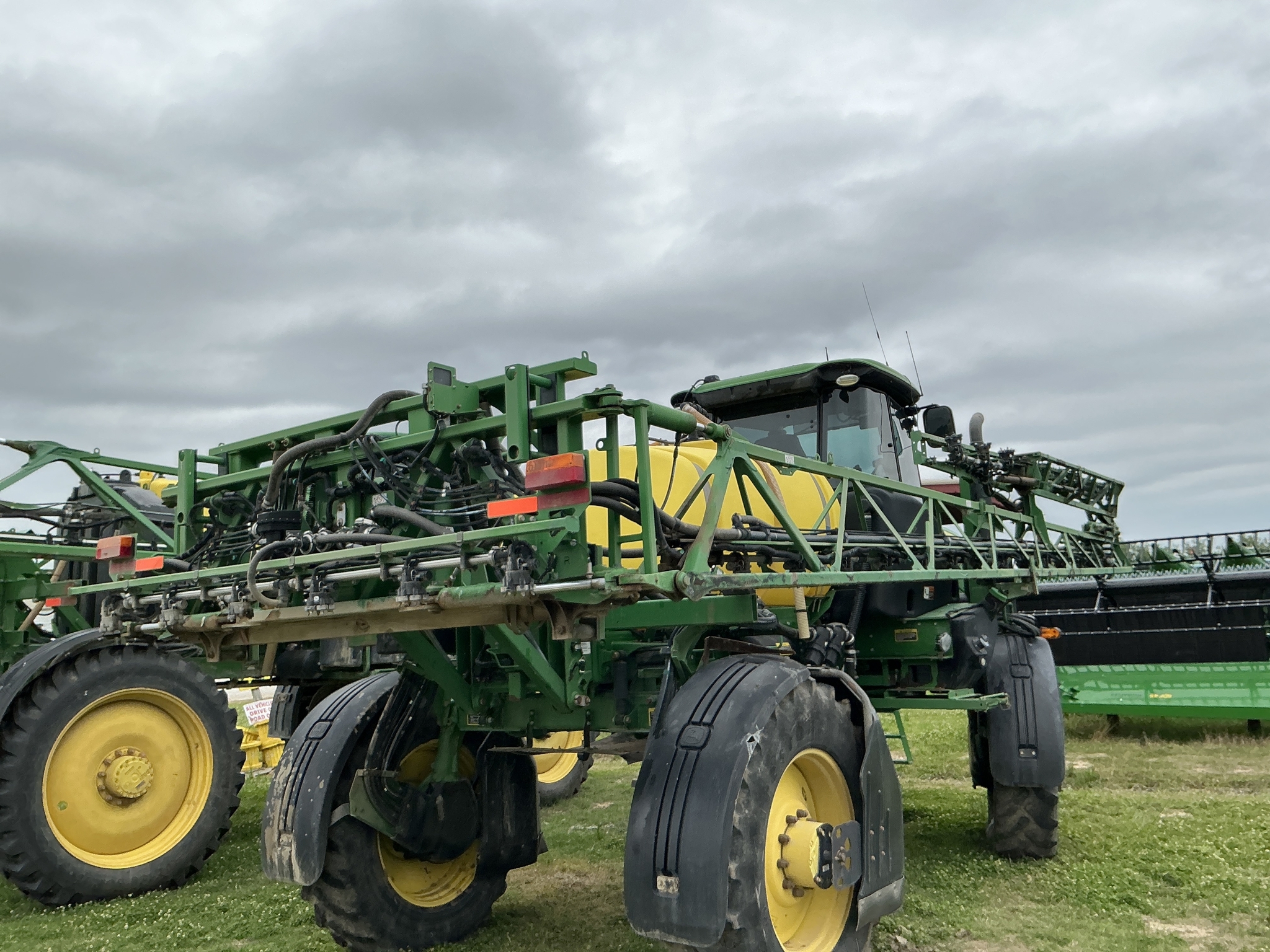 2019 John Deere R4023 Self-Propelled Sprayer