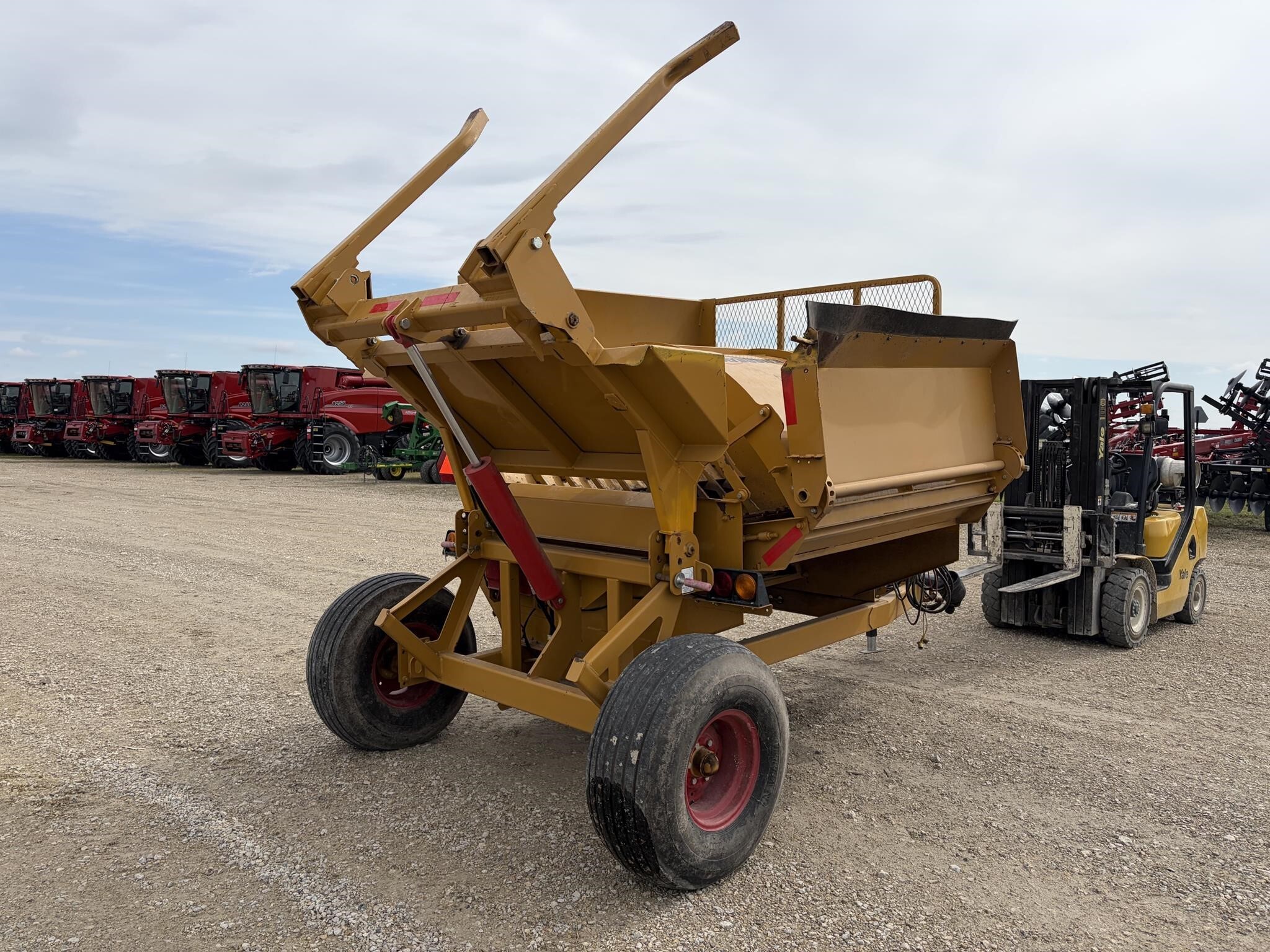  Haybuster 2655 Grinders and Mixer