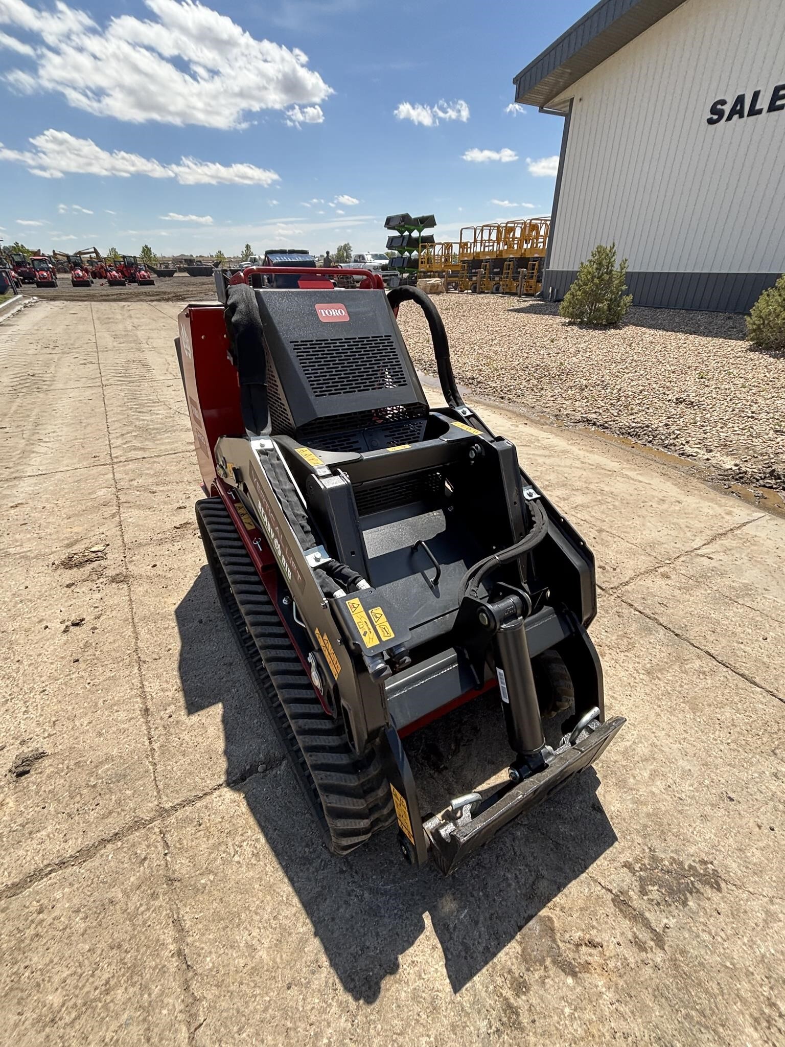 2025 Toro DINGO TX1000W Loader and Skid Steer Attachment