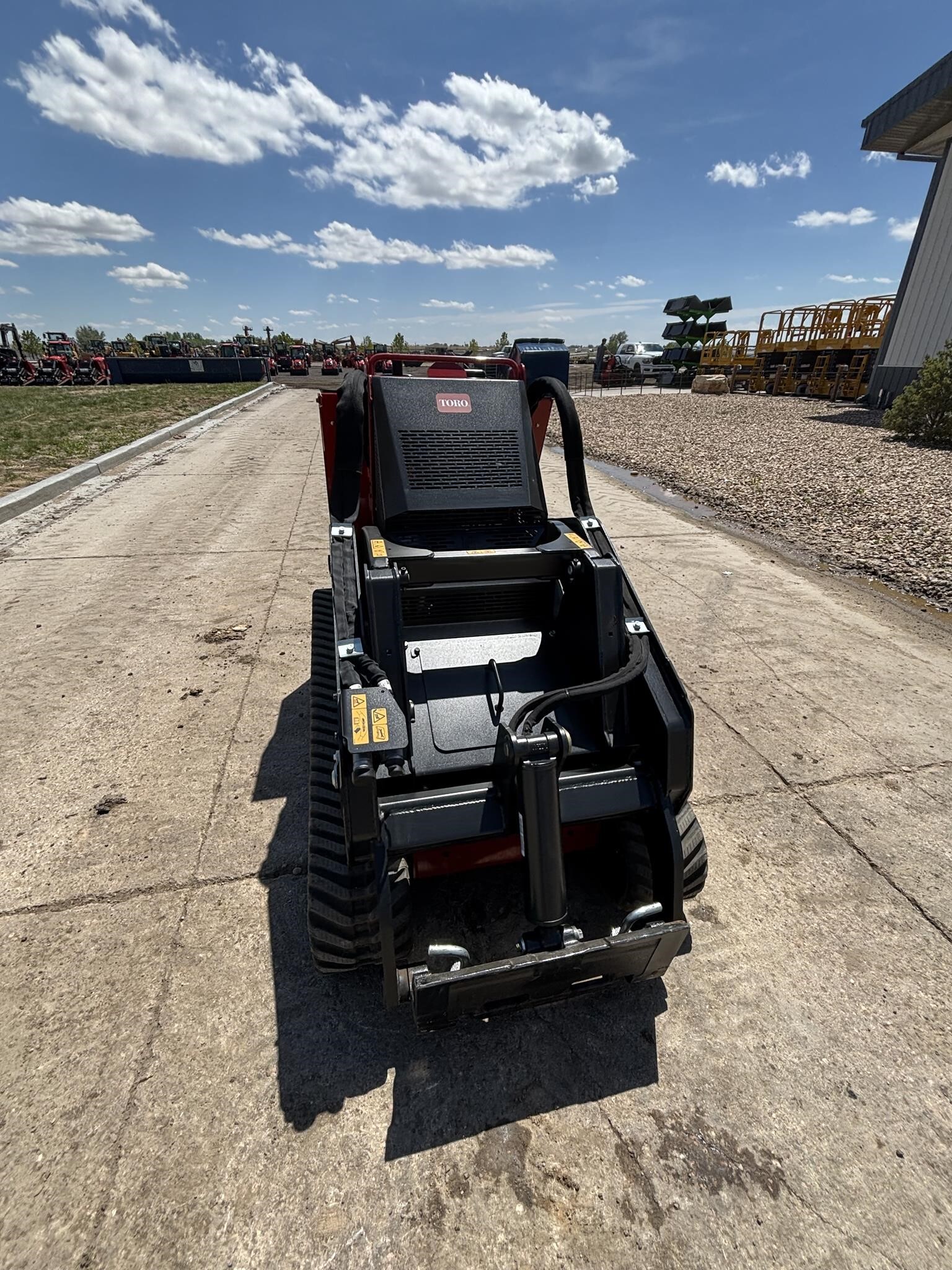 2025 Toro DINGO TX1000W Loader and Skid Steer Attachment
