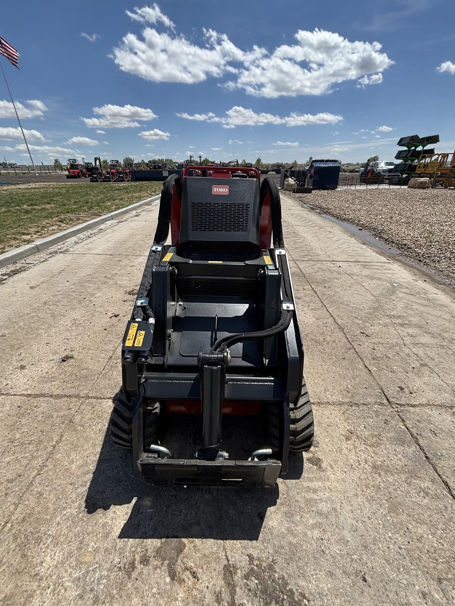 2025 Toro DINGO TX1000W Loader and Skid Steer Attachment