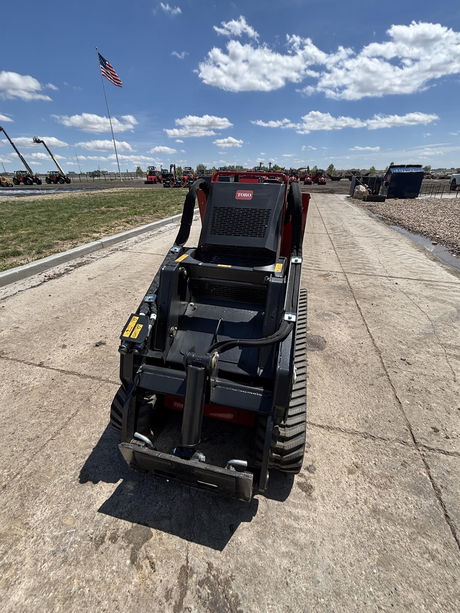 2025 Toro DINGO TX1000W Loader and Skid Steer Attachment