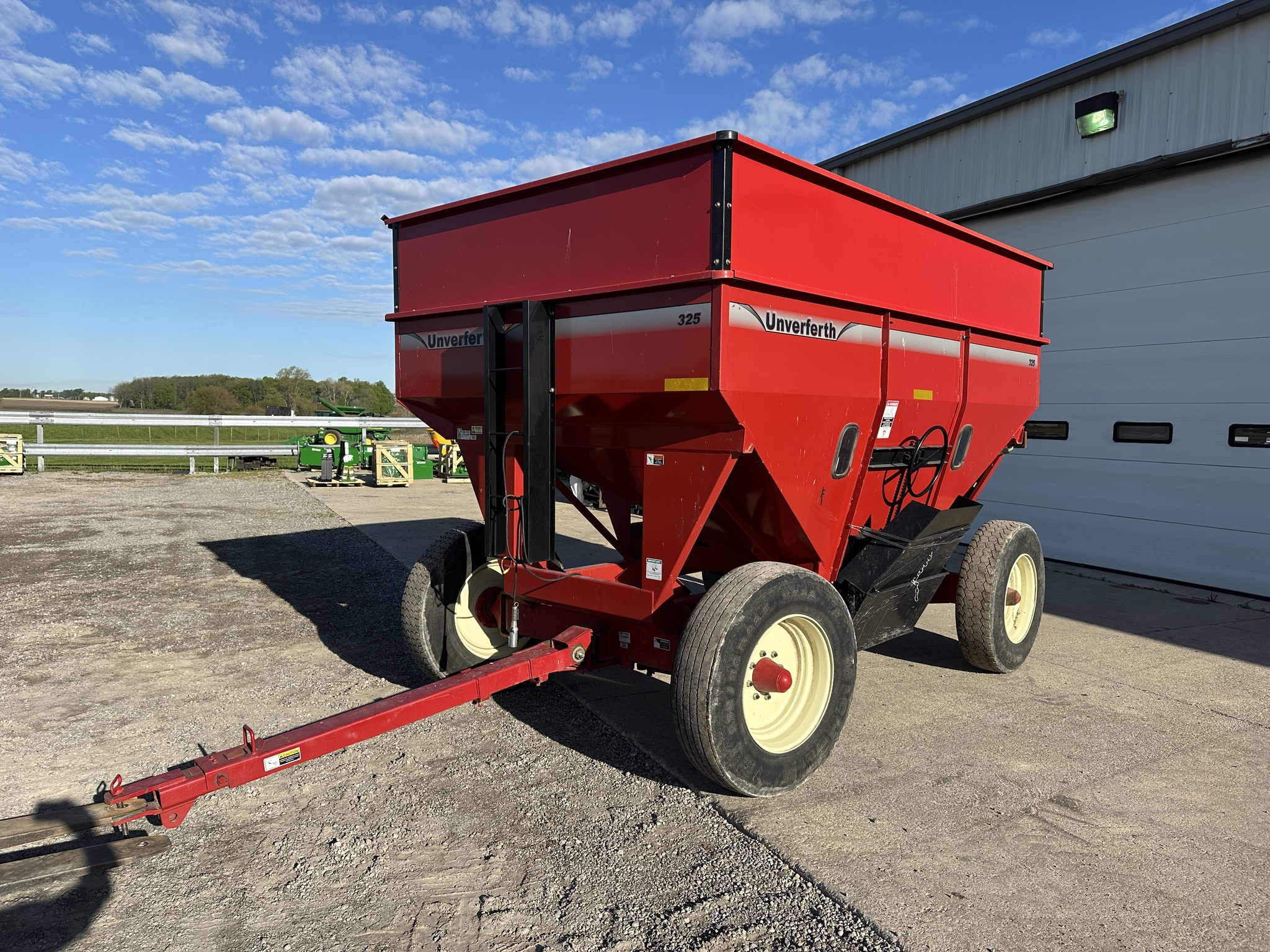2010 Unverferth 325 Gravity Wagon