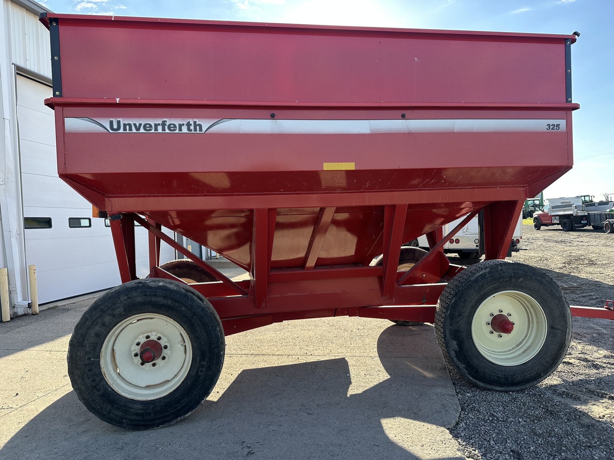 2010 Unverferth 325 Gravity Wagon
