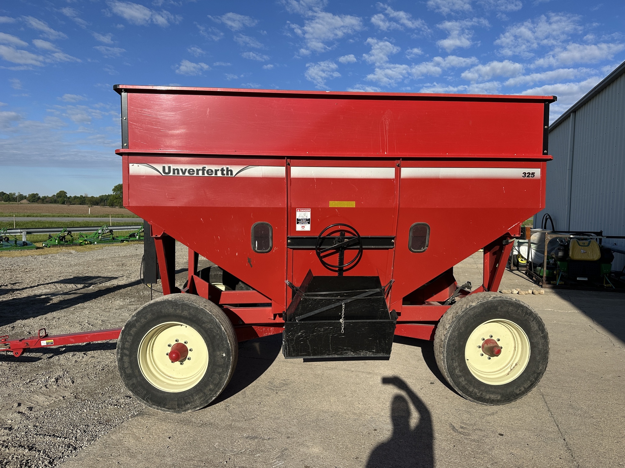 2010 Unverferth 325 Gravity Wagon