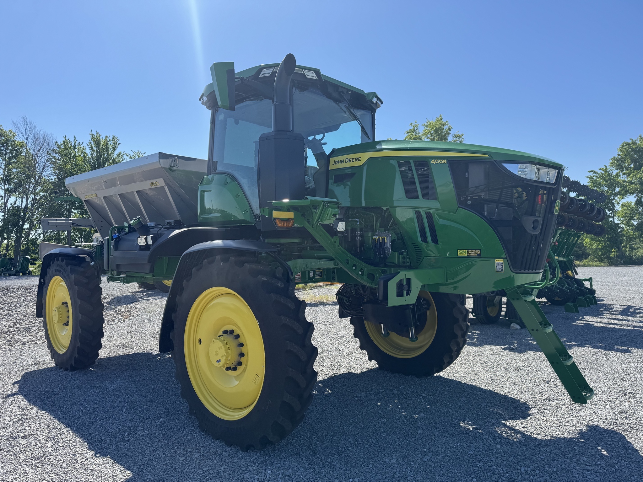 2025 John Deere 400R Self-Propelled Fertilizer Spreader