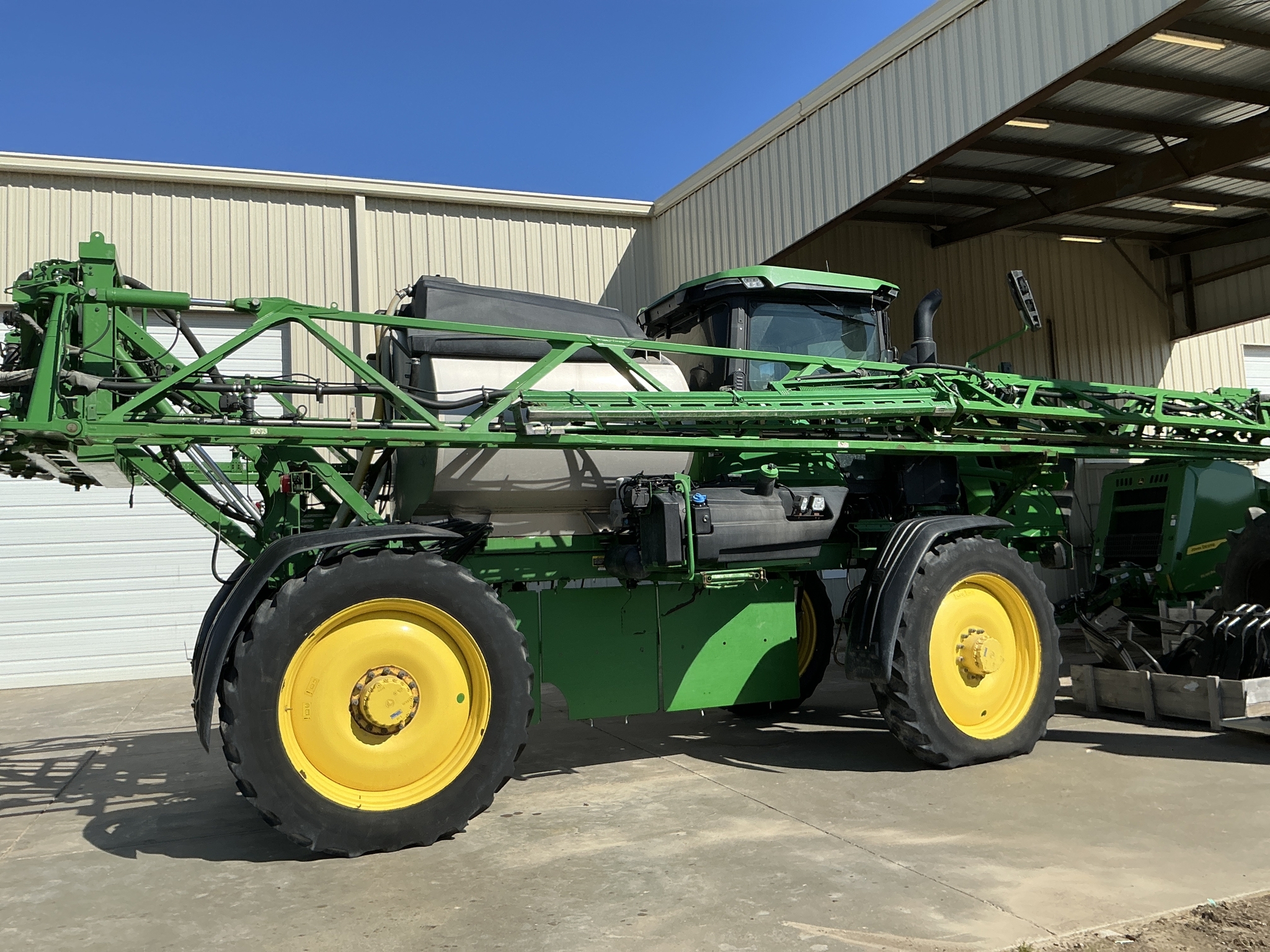 2022 John Deere 412R Self-Propelled Sprayer