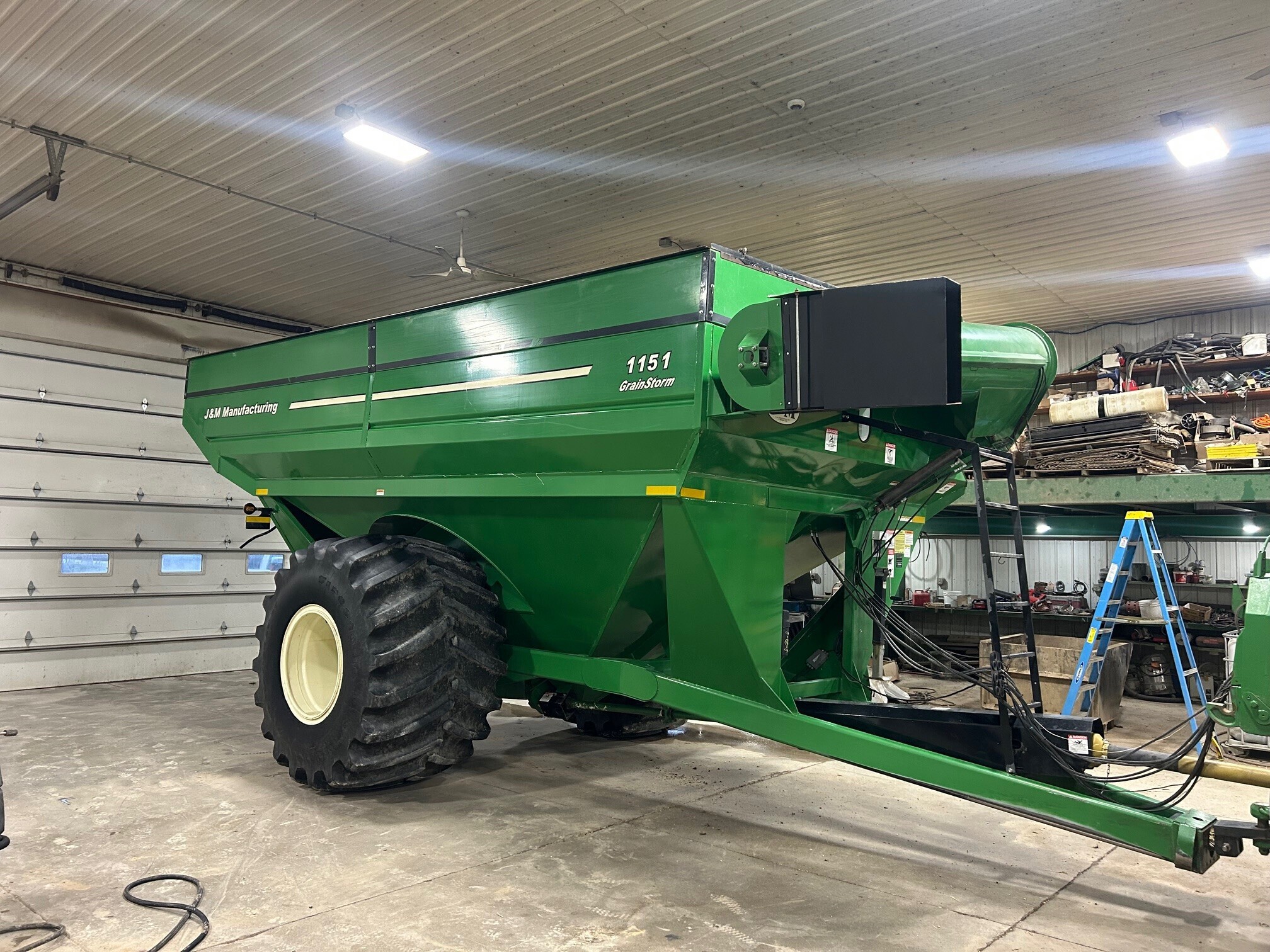  J&M 1151 Grain Cart