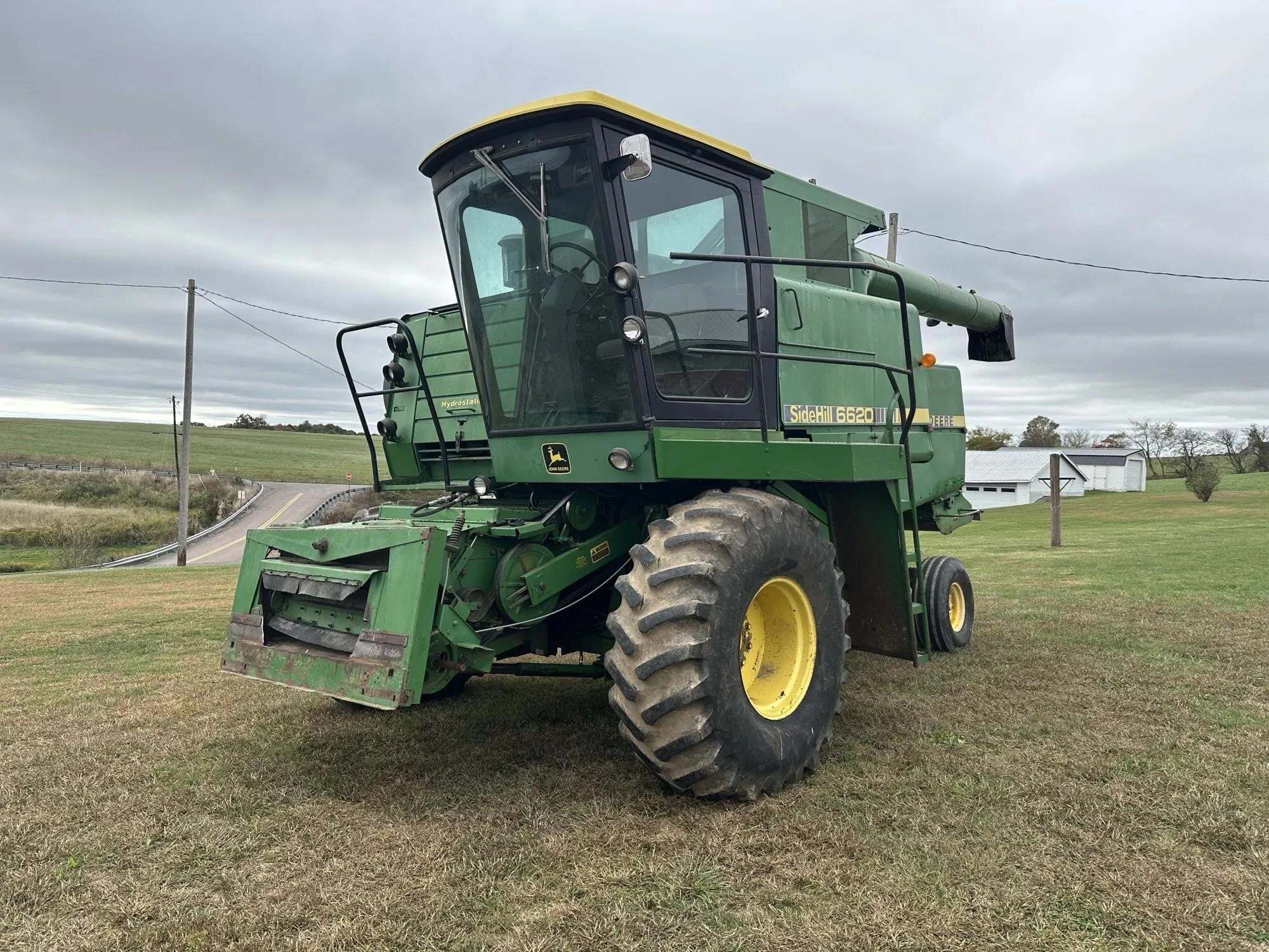  John Deere 6620 Combine