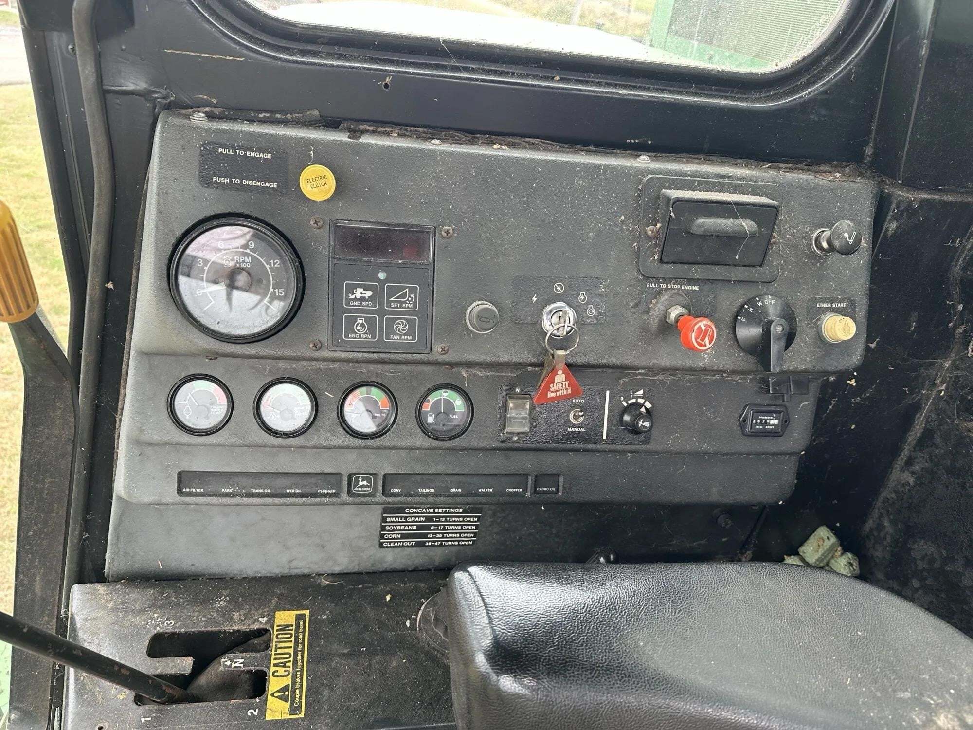  John Deere 6620 Combine