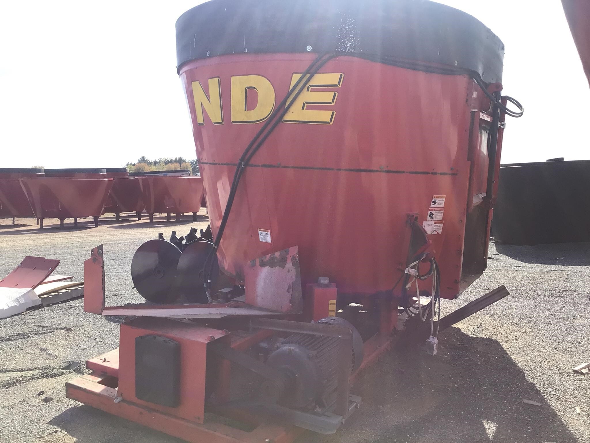  NDE 1402 Grinders and Mixer