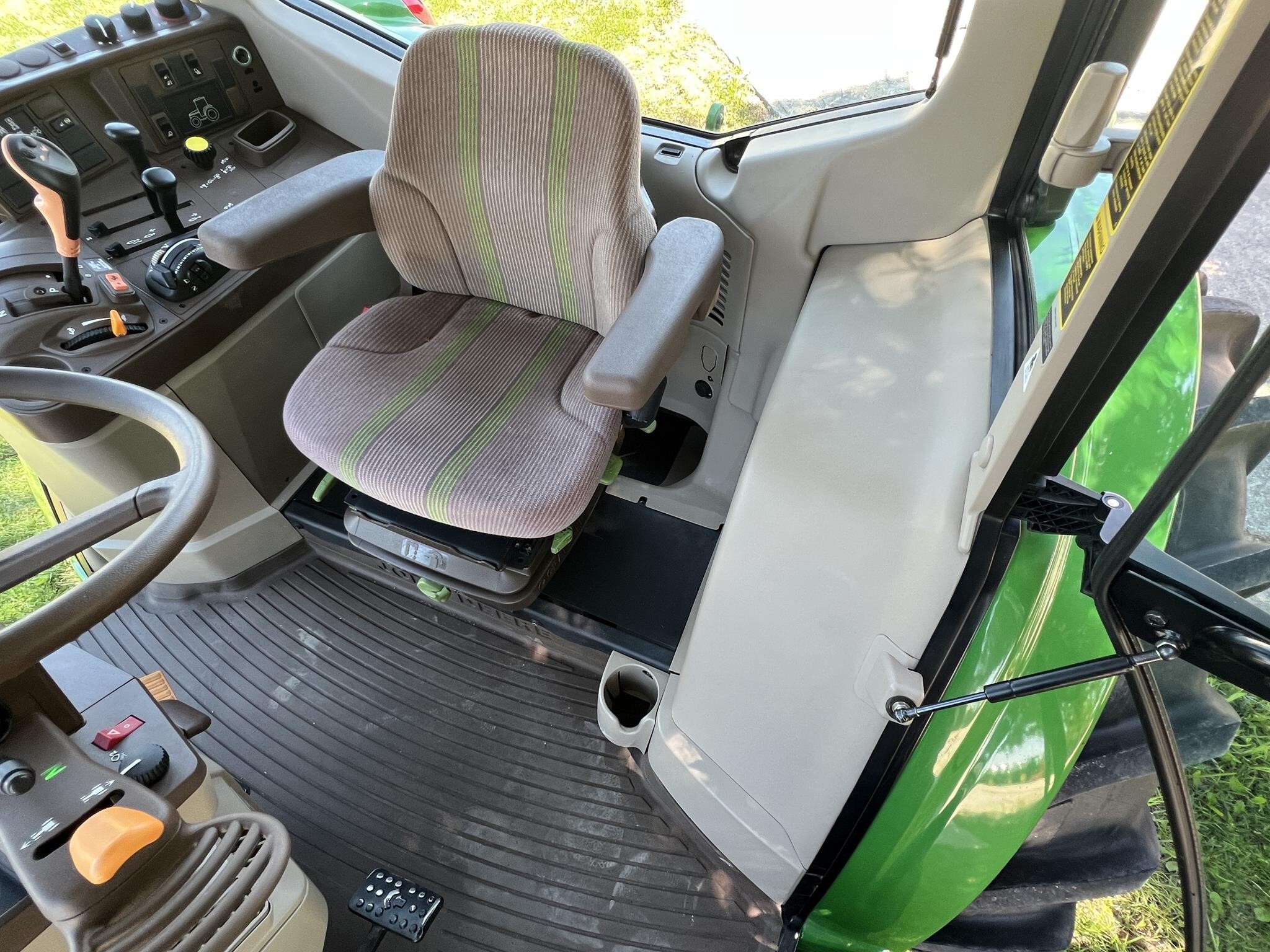 2005 John Deere 6420 Tractor