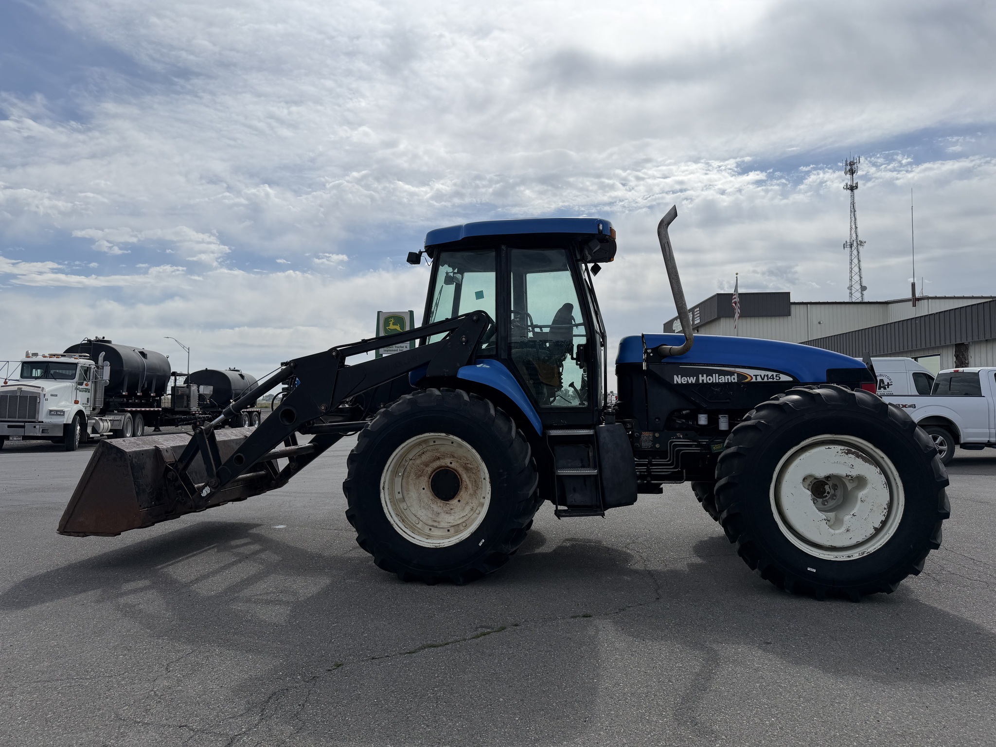 2005 New Holland TV145 Tractor