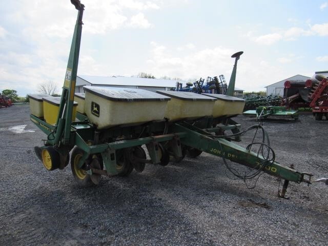 1992 John Deere 7200 Planter