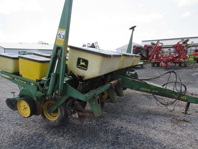 1992 John Deere 7200 Planter