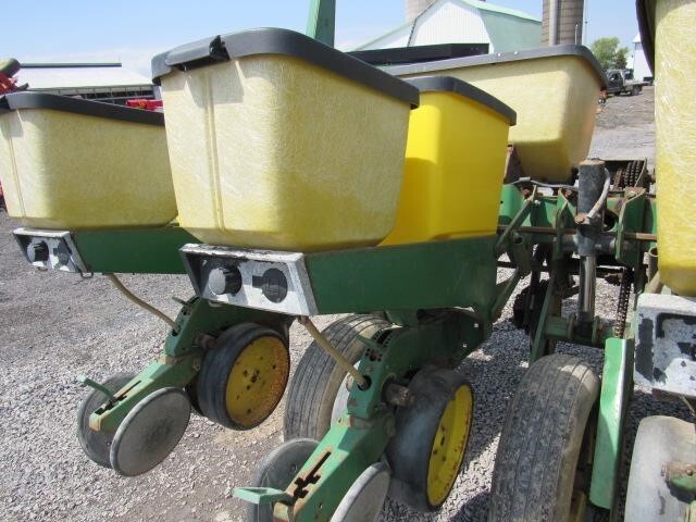 1992 John Deere 7200 Planter