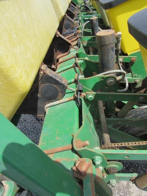 1992 John Deere 7200 Planter