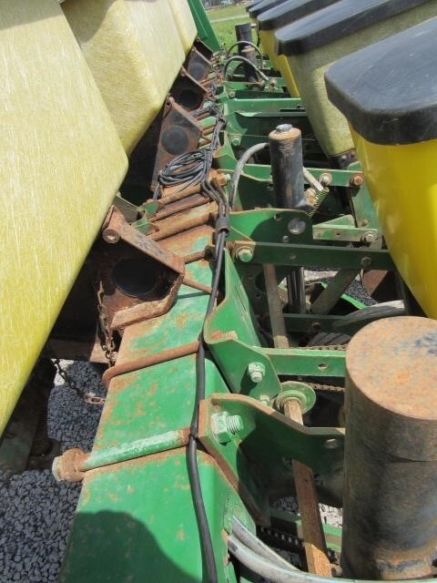 1992 John Deere 7200 Planter