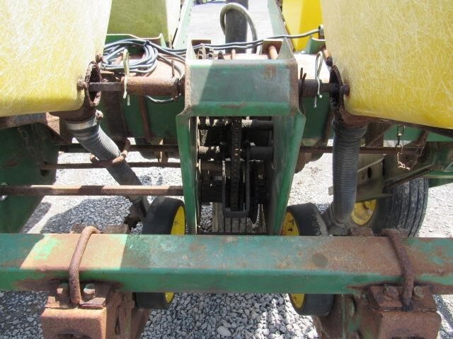 1992 John Deere 7200 Planter