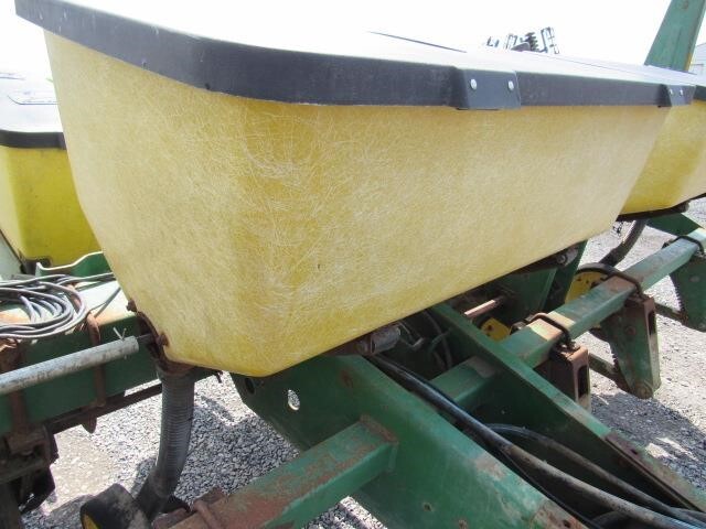1992 John Deere 7200 Planter