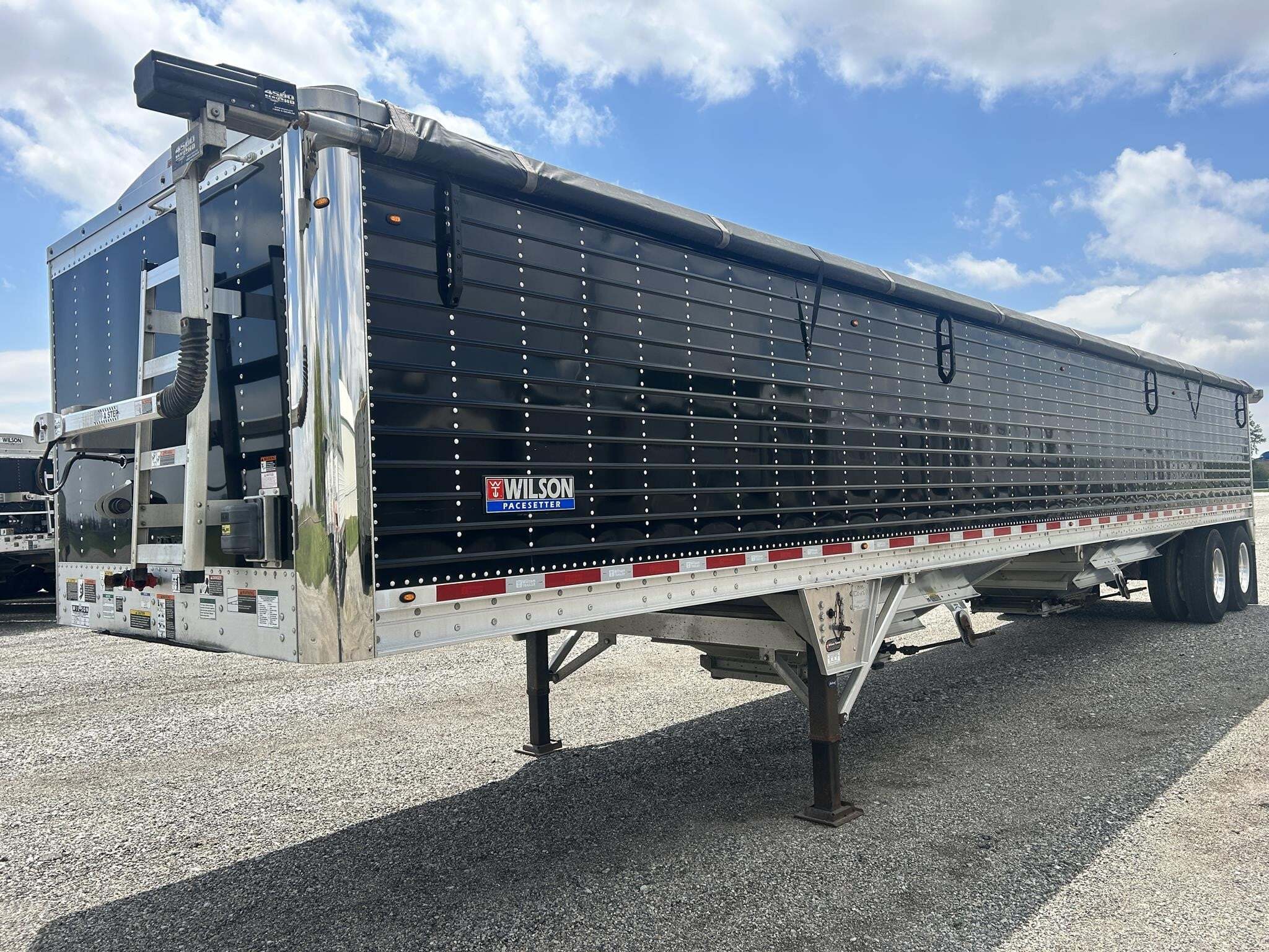 2018 Wilson DWH-601B Grain Trailer