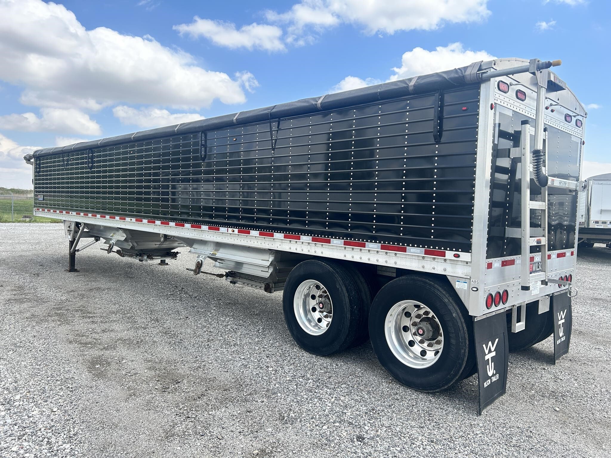 2018 Wilson DWH-601B Grain Trailer