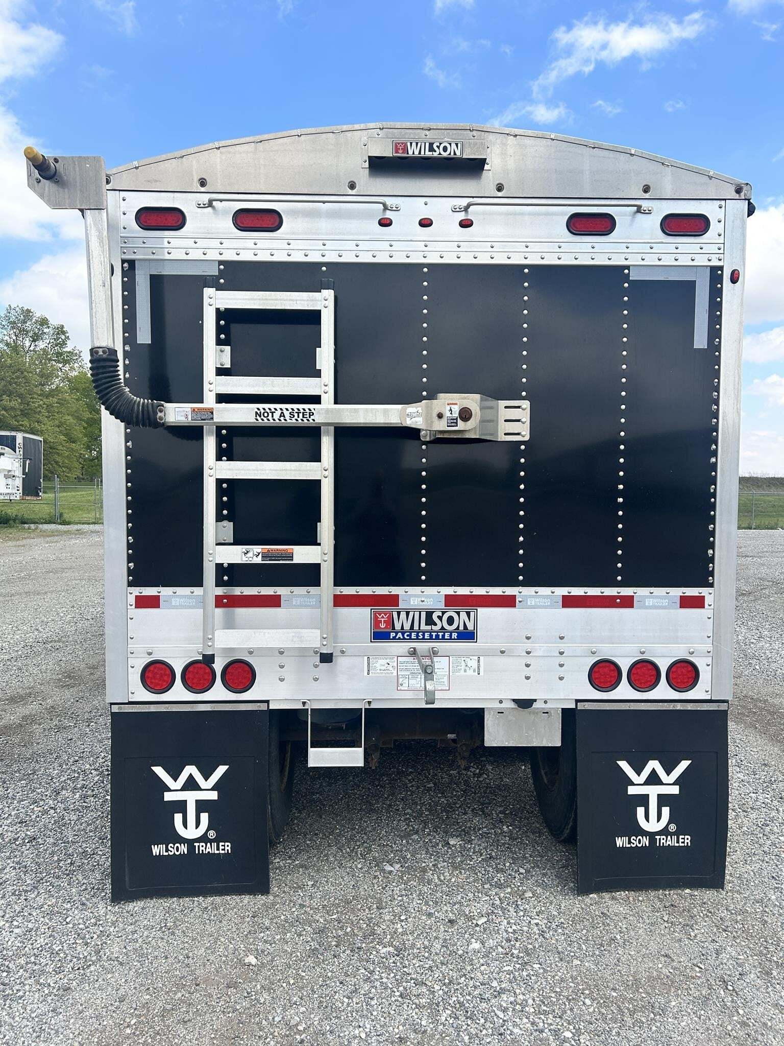 2018 Wilson DWH-601B Grain Trailer