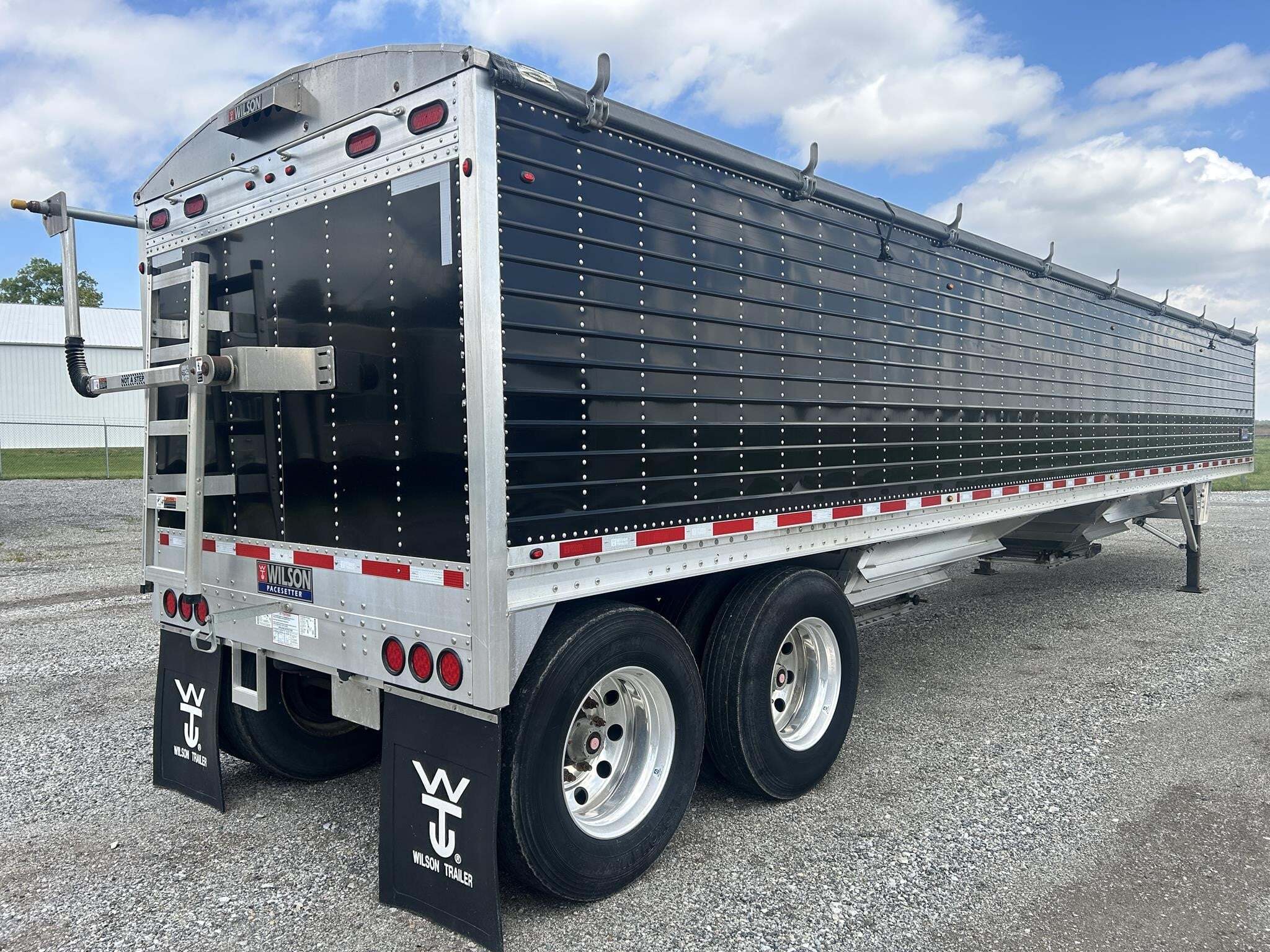 2018 Wilson DWH-601B Grain Trailer