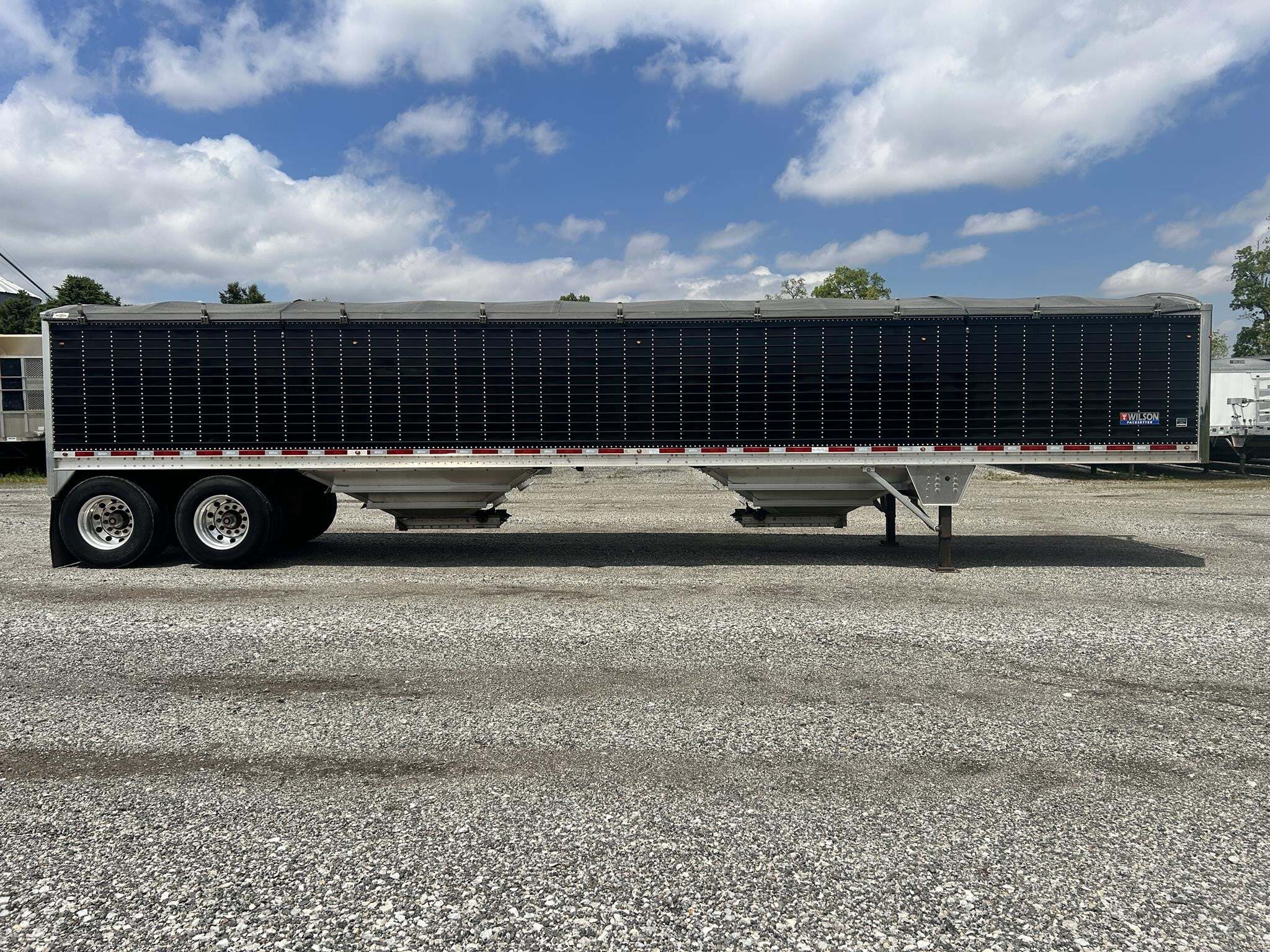 2018 Wilson DWH-601B Grain Trailer