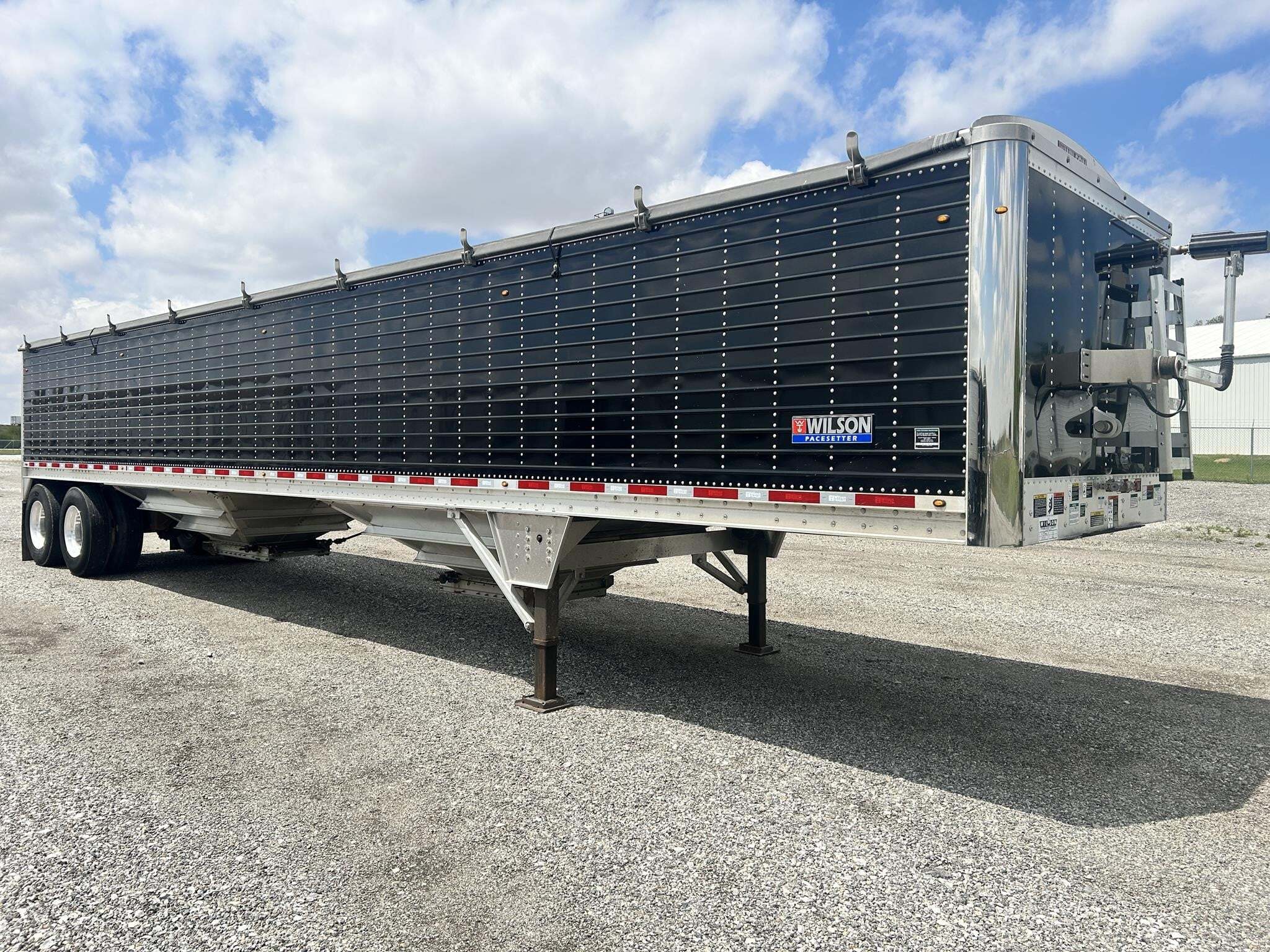 2018 Wilson DWH-601B Grain Trailer