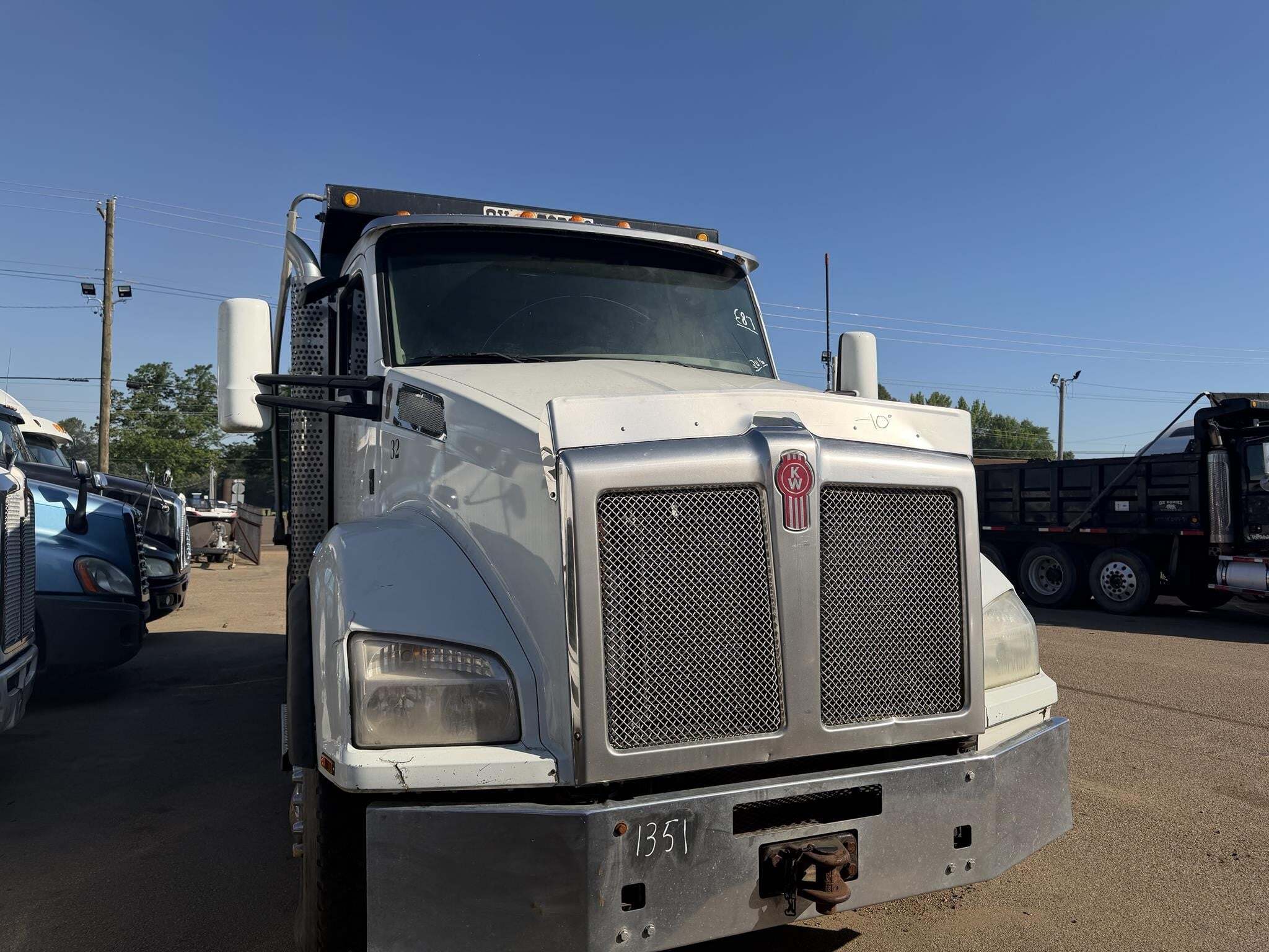 2016 Kenworth T880 Semi Trucks/Trailer