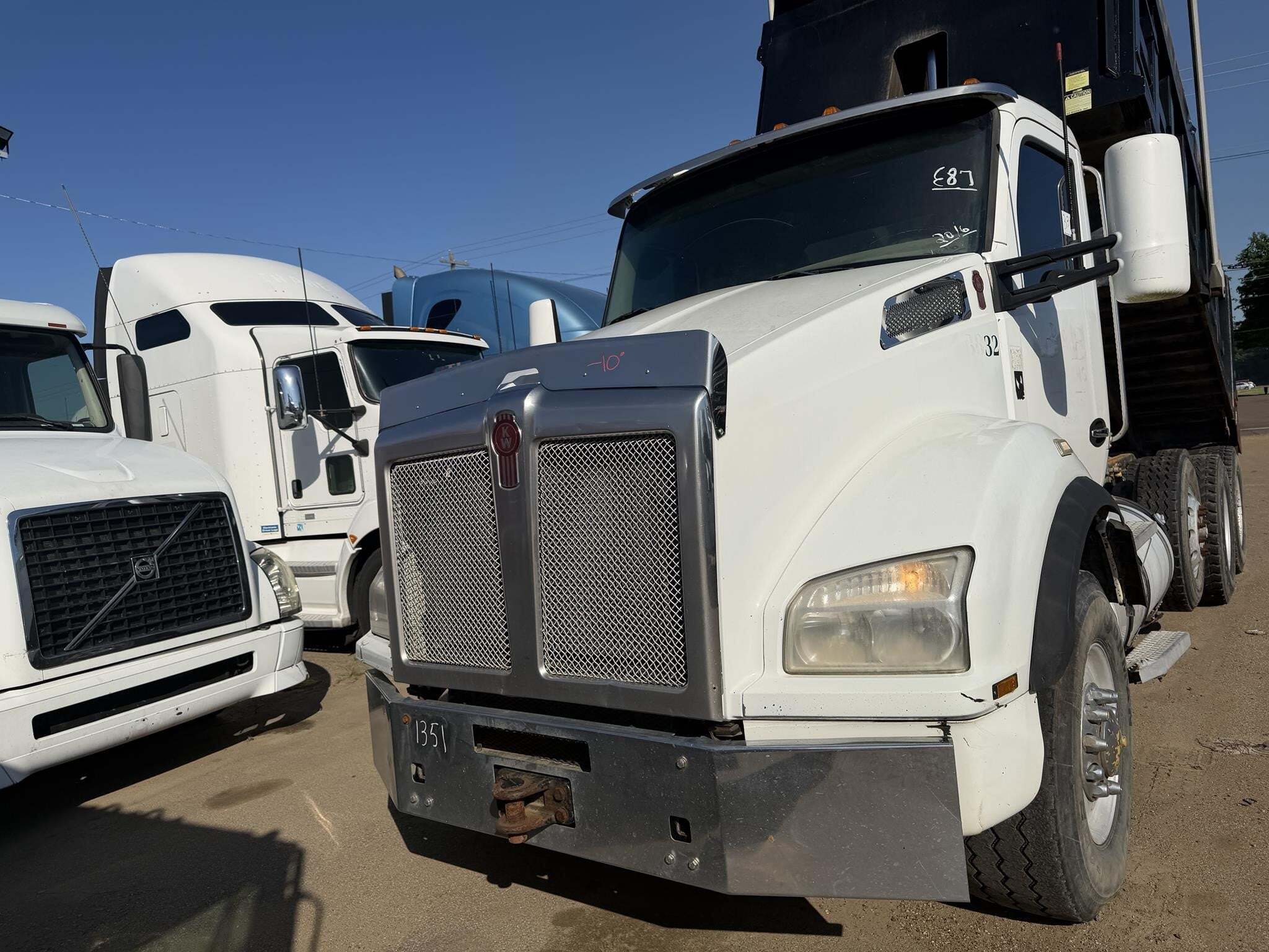 2016 Kenworth T880 Semi Trucks/Trailer
