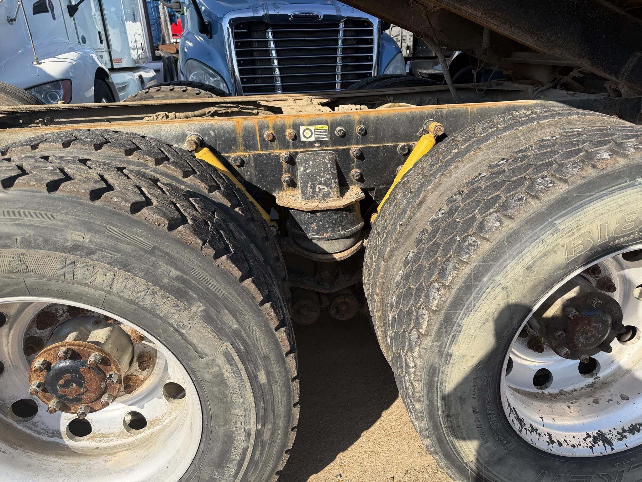 2016 Kenworth T880 Semi Trucks/Trailer